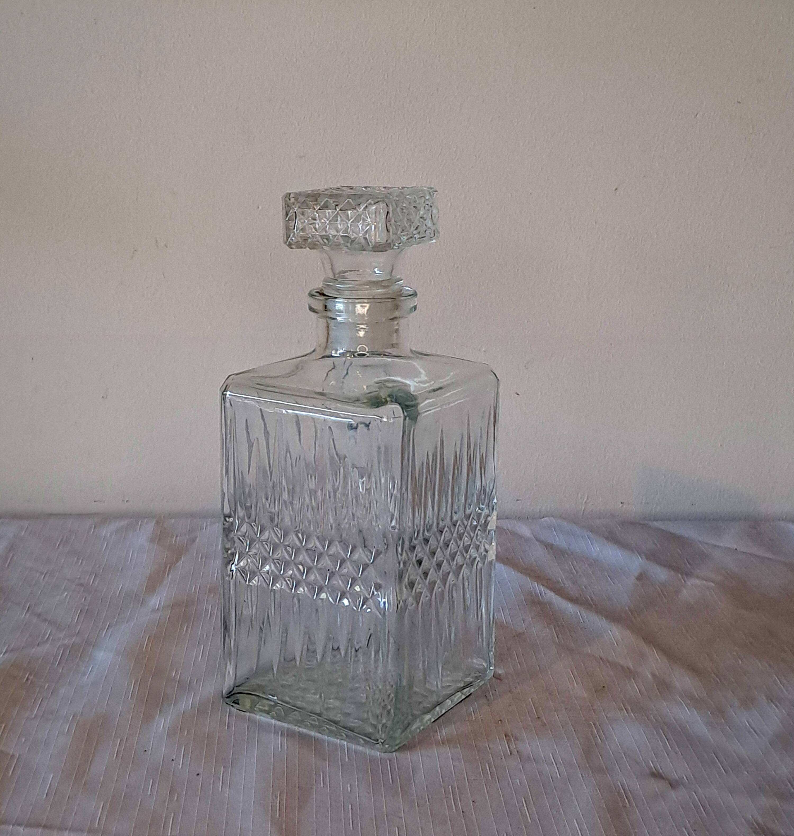 Vintage Diamond Cut Glass Decanter – Retro Elegance