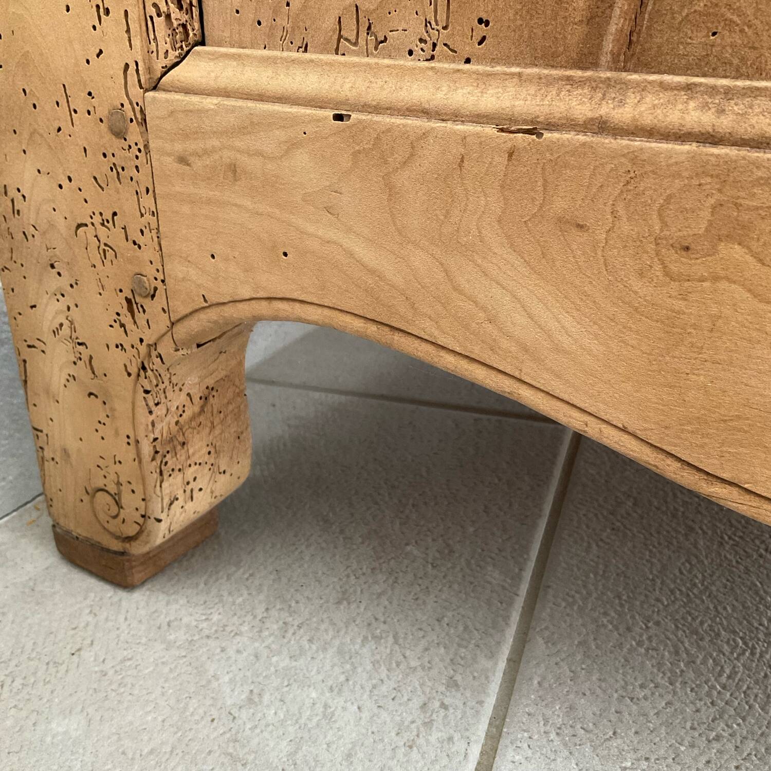 Wooden chest of drawers