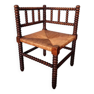 Corner stool
