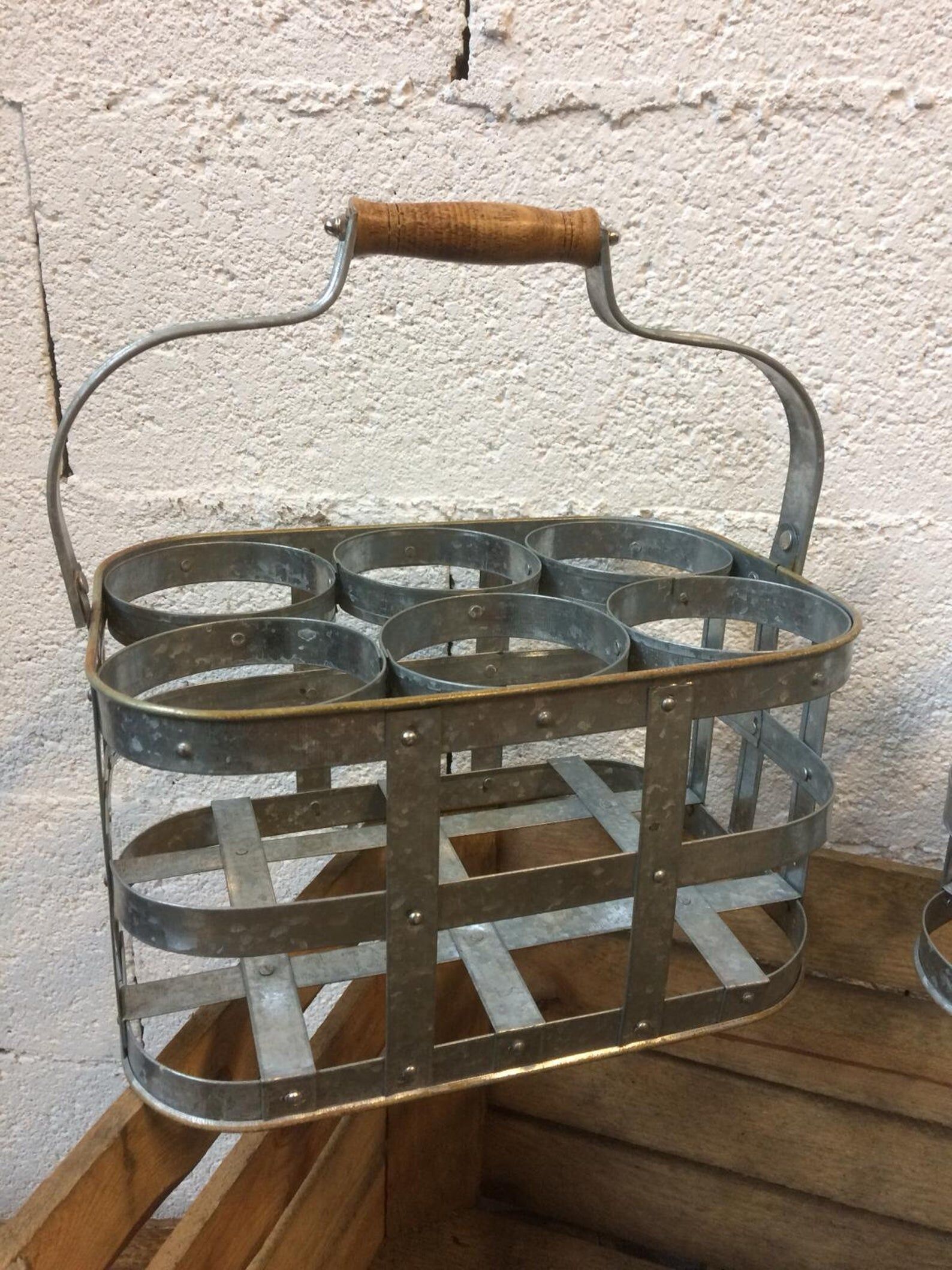 Metal bottle basket