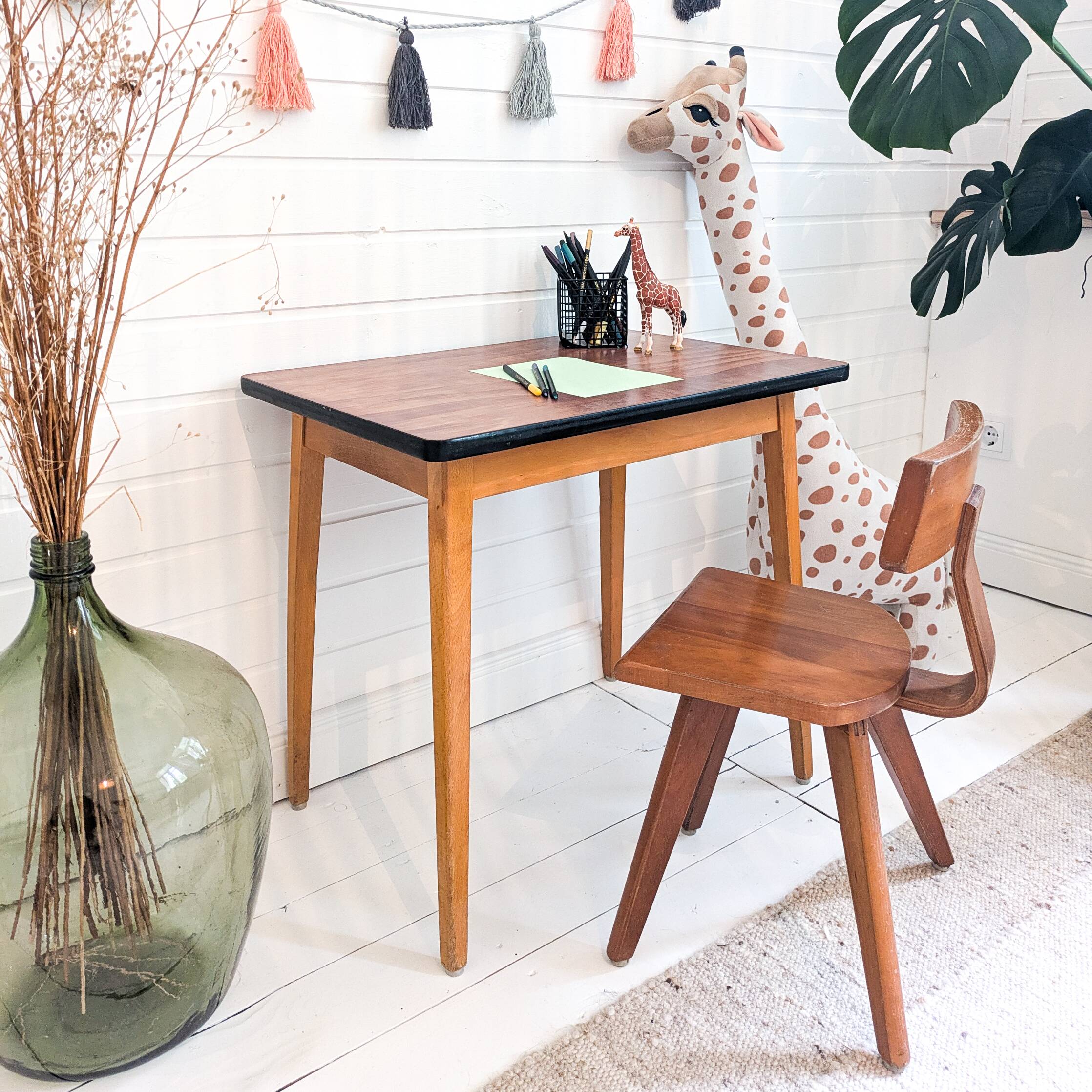 Bureau vintage Mid-Century pour enfant en bois table d’écolier rétro pour c