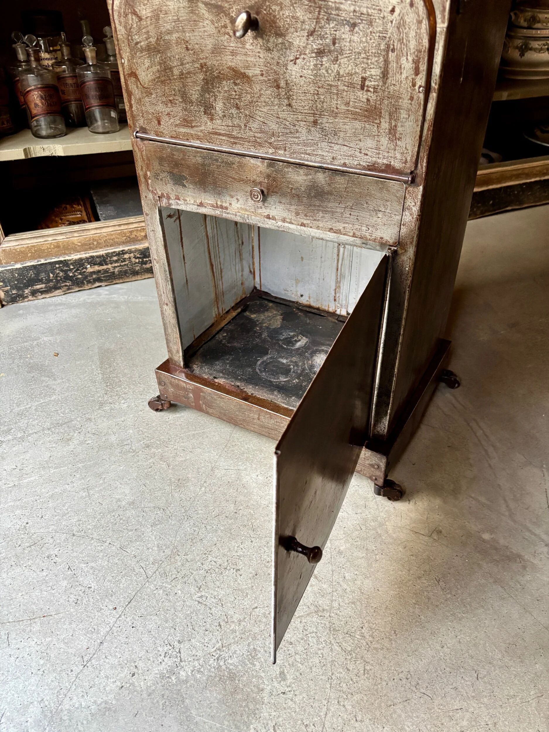 Metal washstand, Napoleon III period