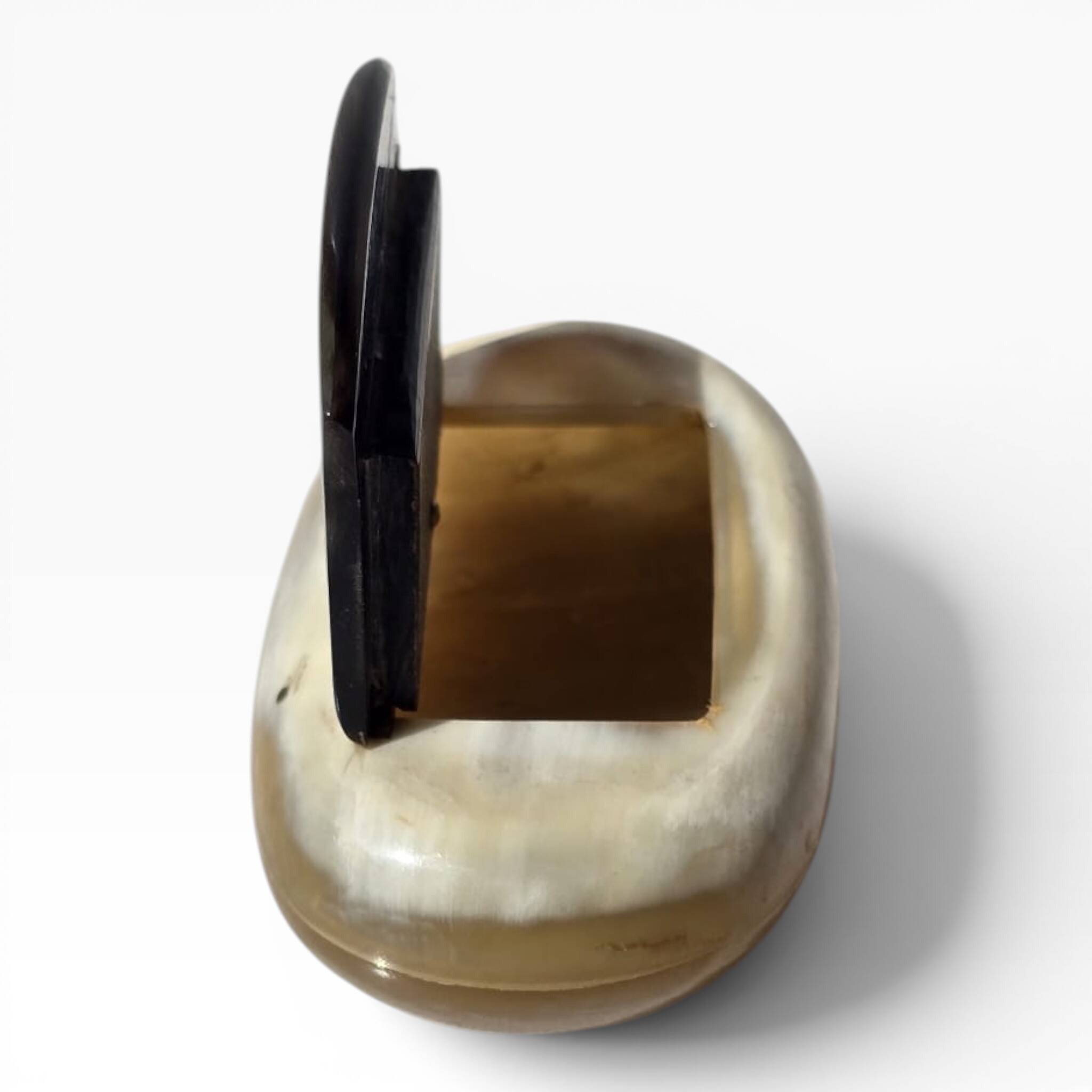 Antique snuffbox in blonde and black horn — 19th century — hinge