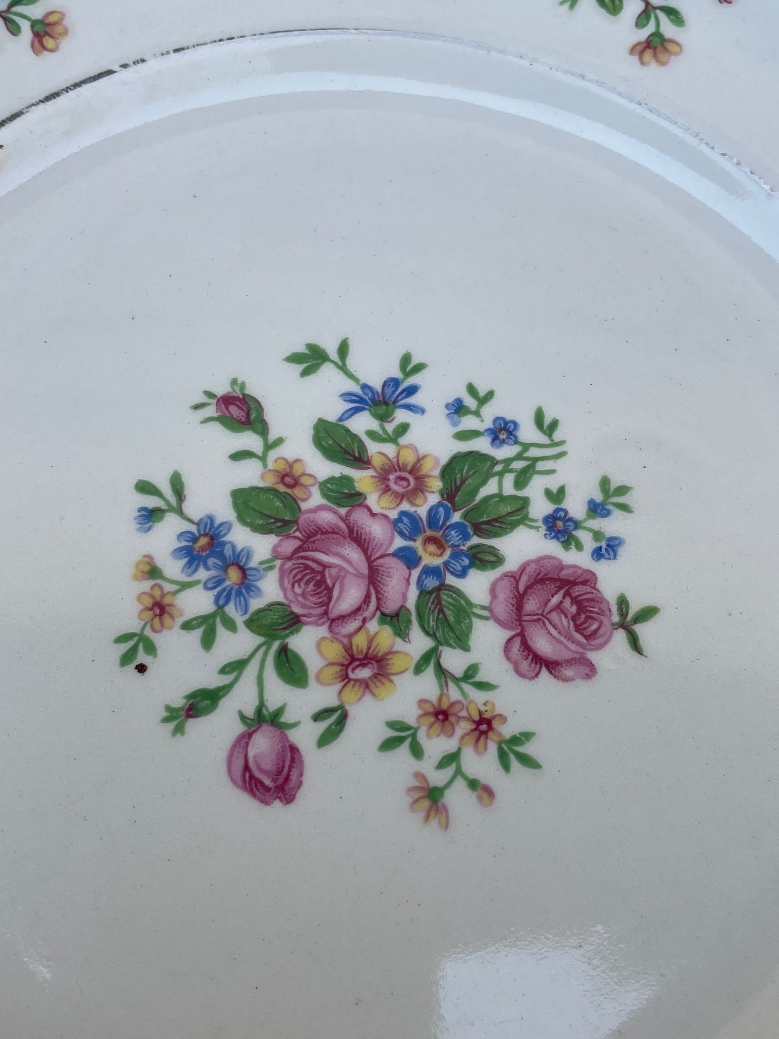 Set of 4 plates with floral motif, golden border early twentieth century