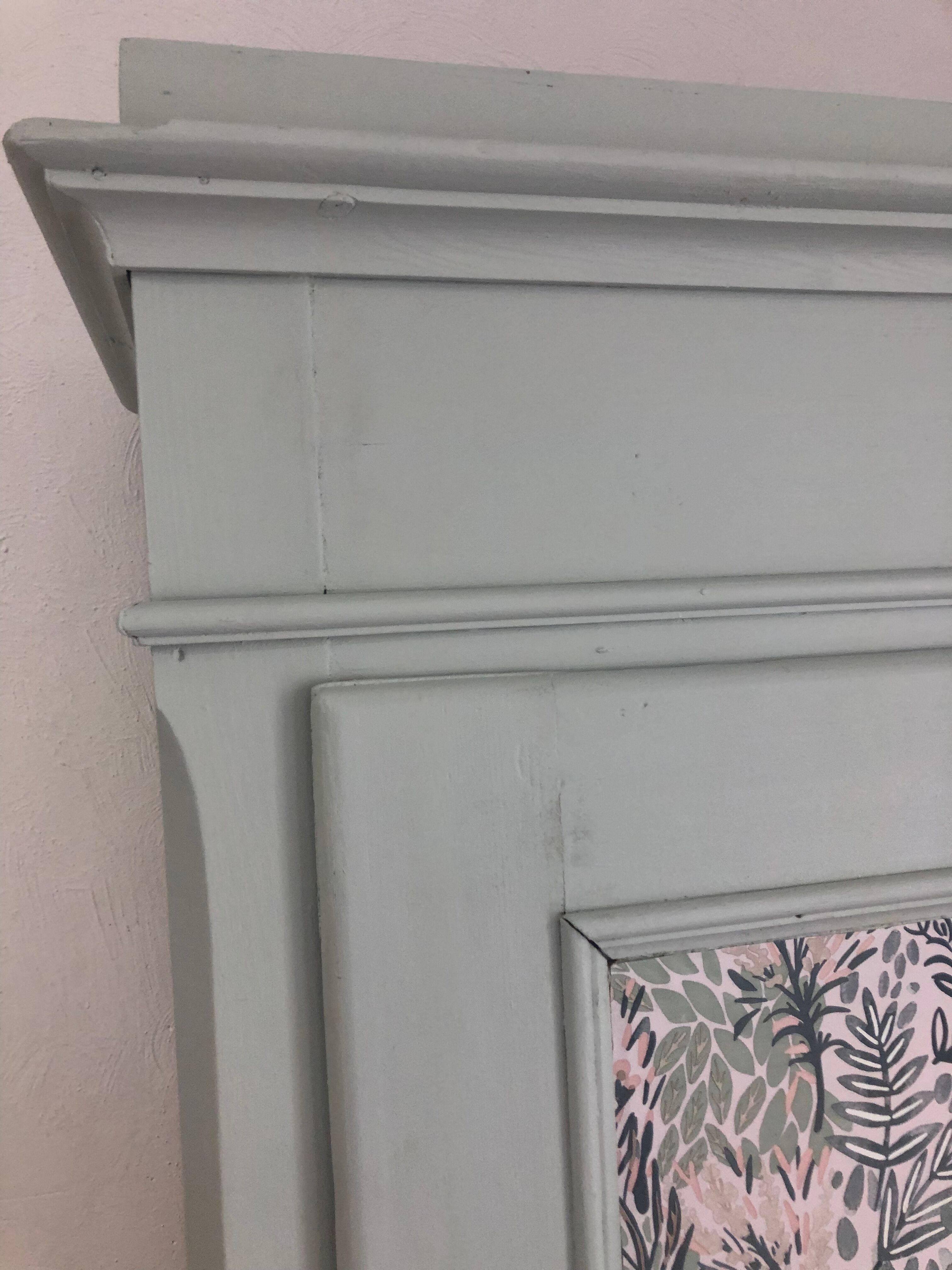 Bonnetiere en pin, armoire