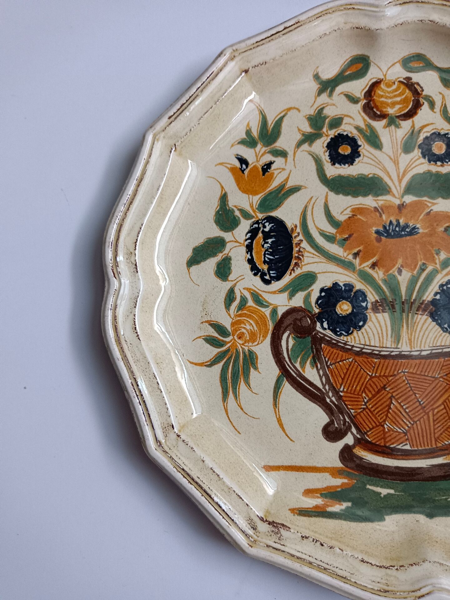 Decorative plate signed Clerissy Salins