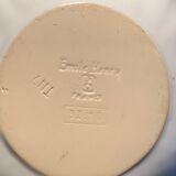 Shell-shaped ceramic dish