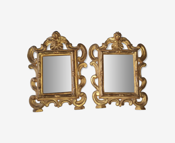 Paire de miroirs en bois doré à decor d'angelot 27x35cm