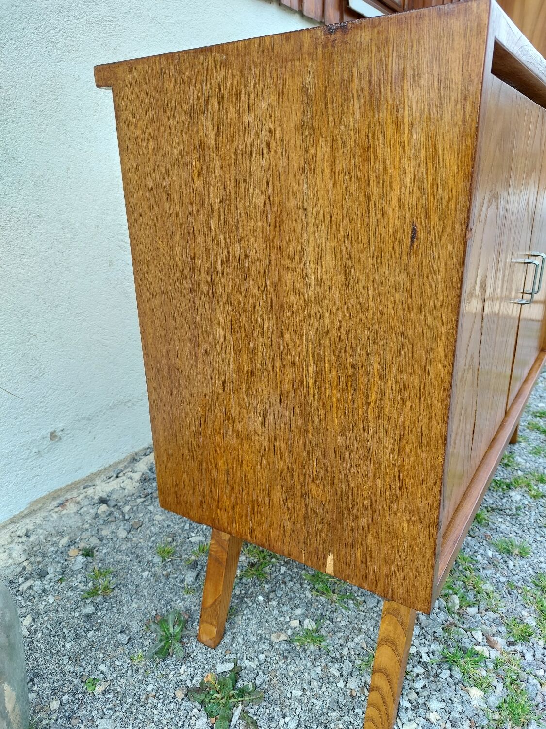 Compass feet sideboard