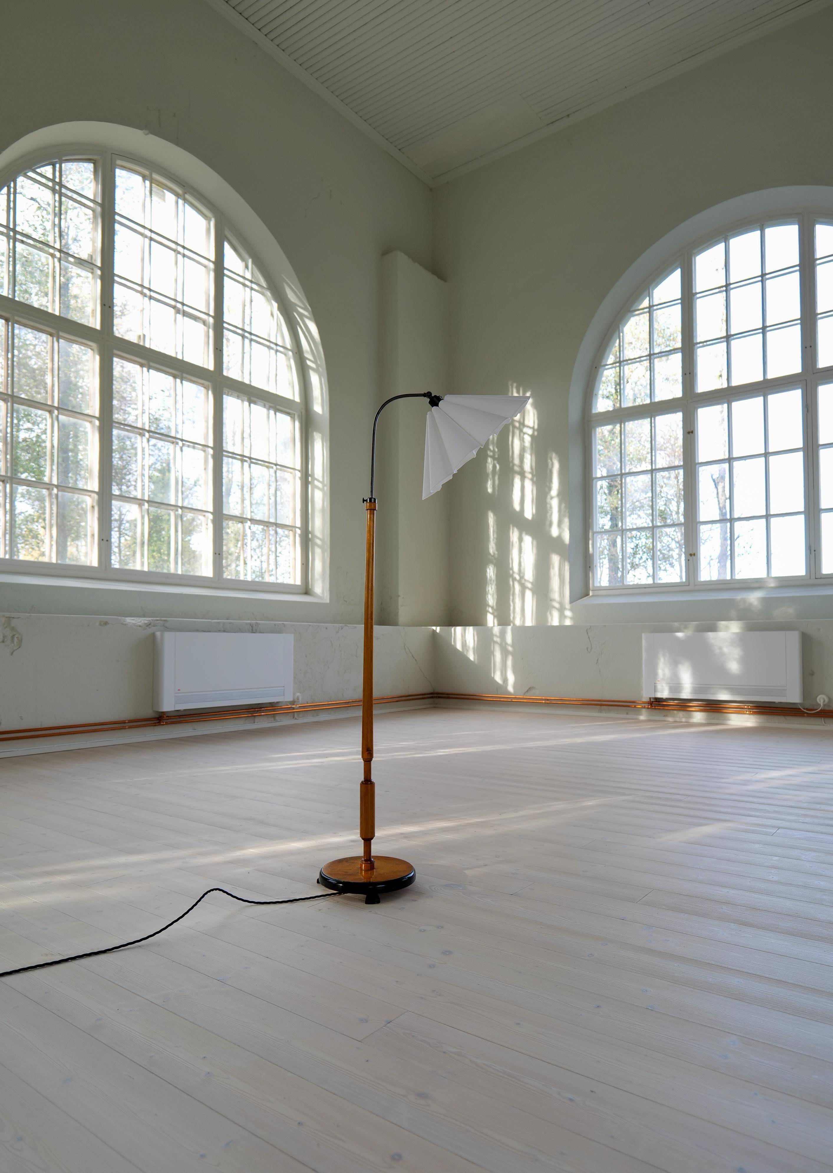 Organic Art Deco floor lamp in stained birch, Sweden, 1930s.