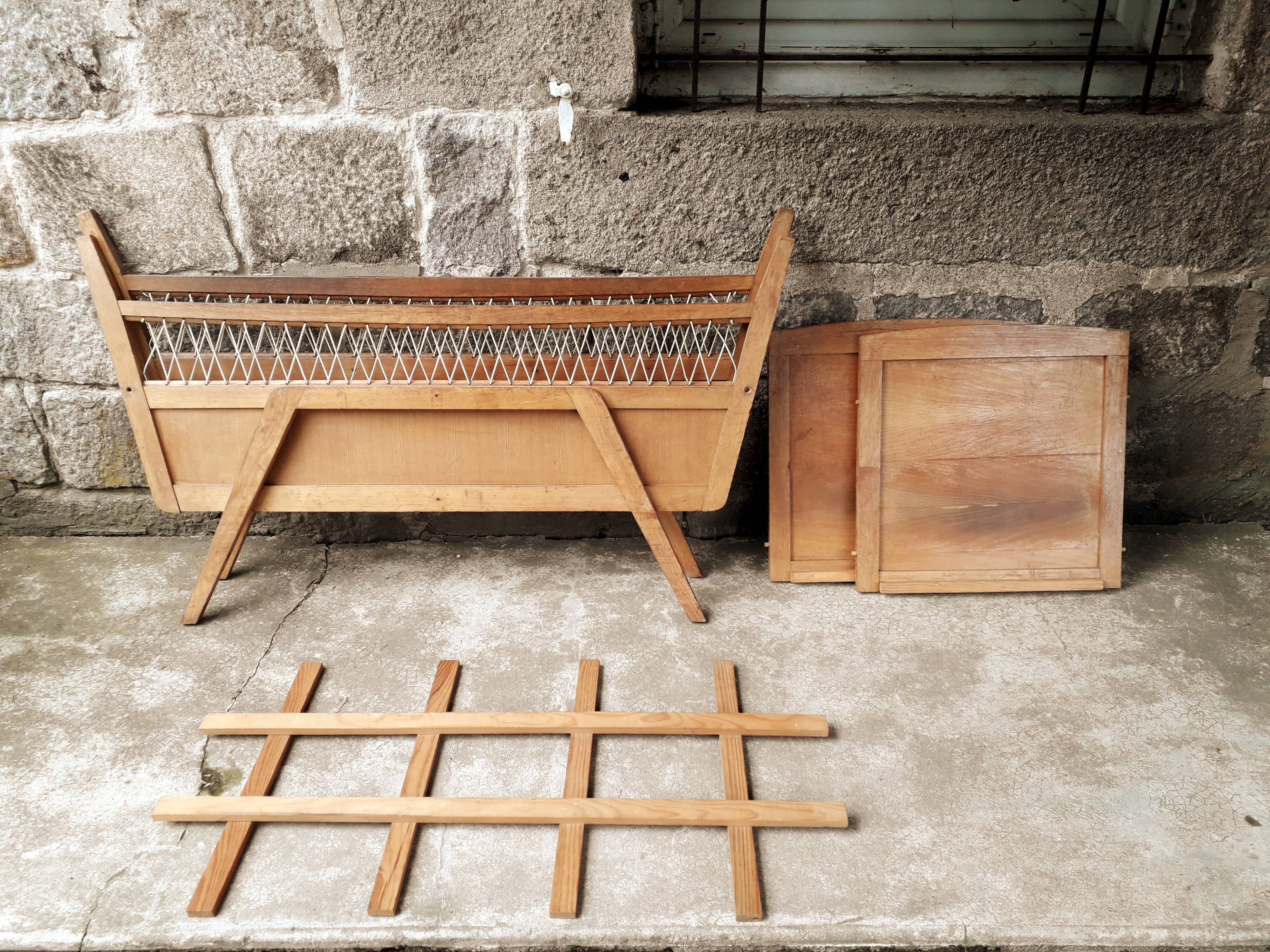 Child bed, compass feet, 50s