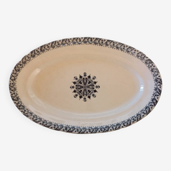 Oval dish in fine earthenware from Salins, Henri II model.
