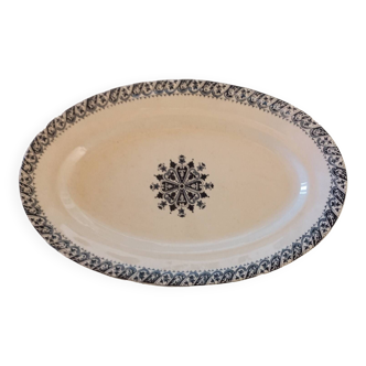 Oval dish in fine earthenware from Salins, Henri II model.