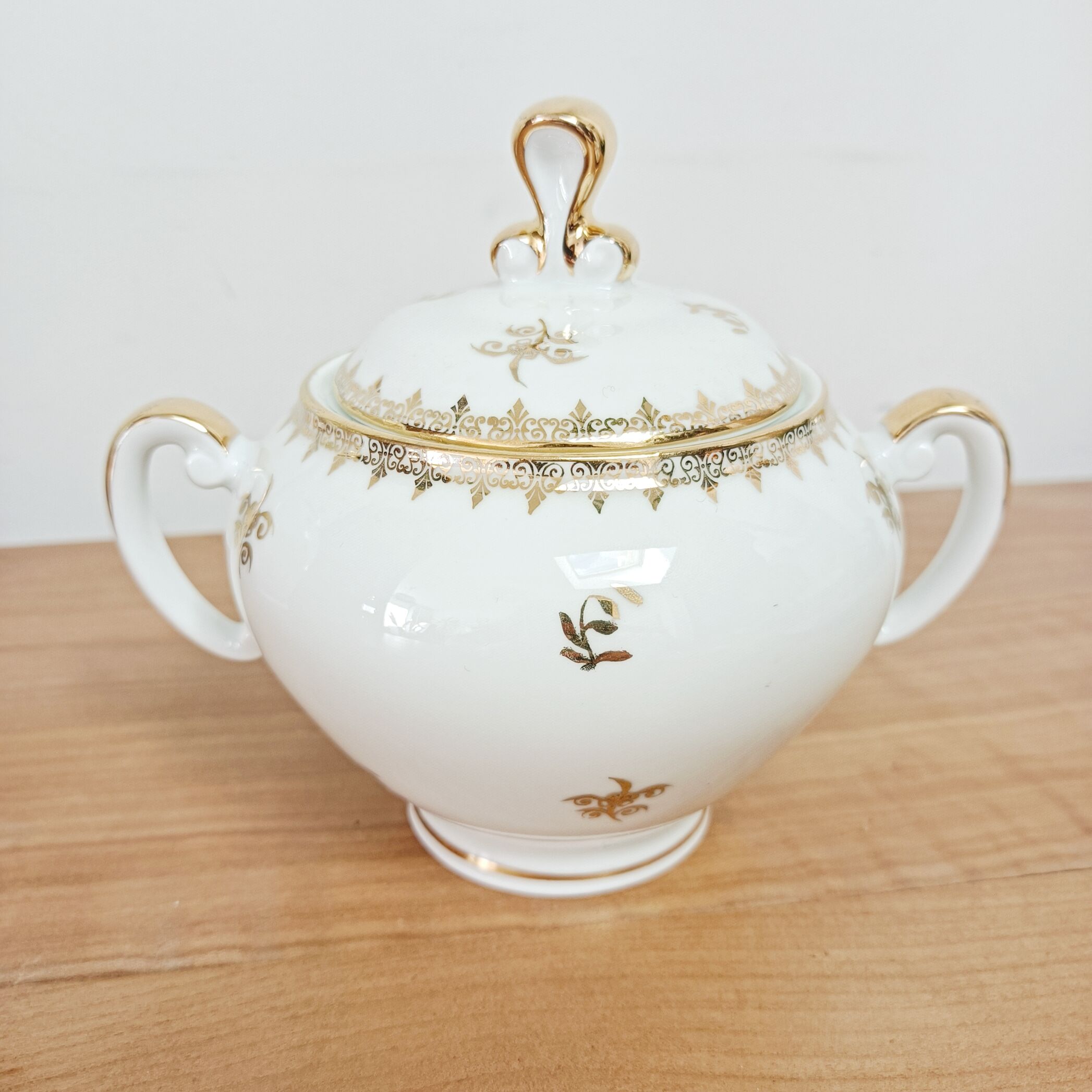 Coffee set in white and gold porcelain