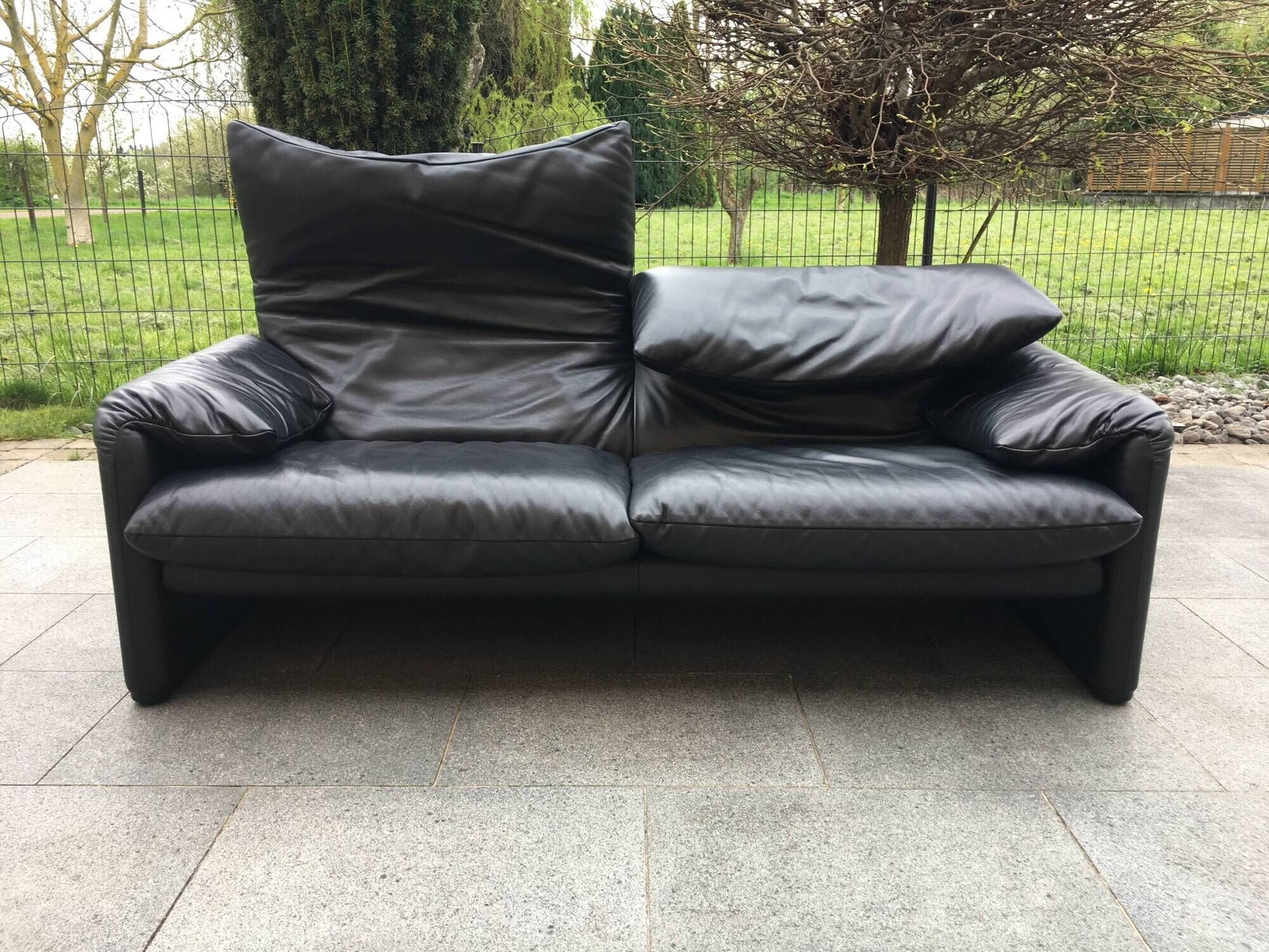 Maralunga sofa by Vico Magistretti Cassina 80s