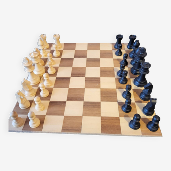 jeu d'échecs complet  pliable Régence en bois avec l'échiquier XX ème 26 cm x 26 cm
