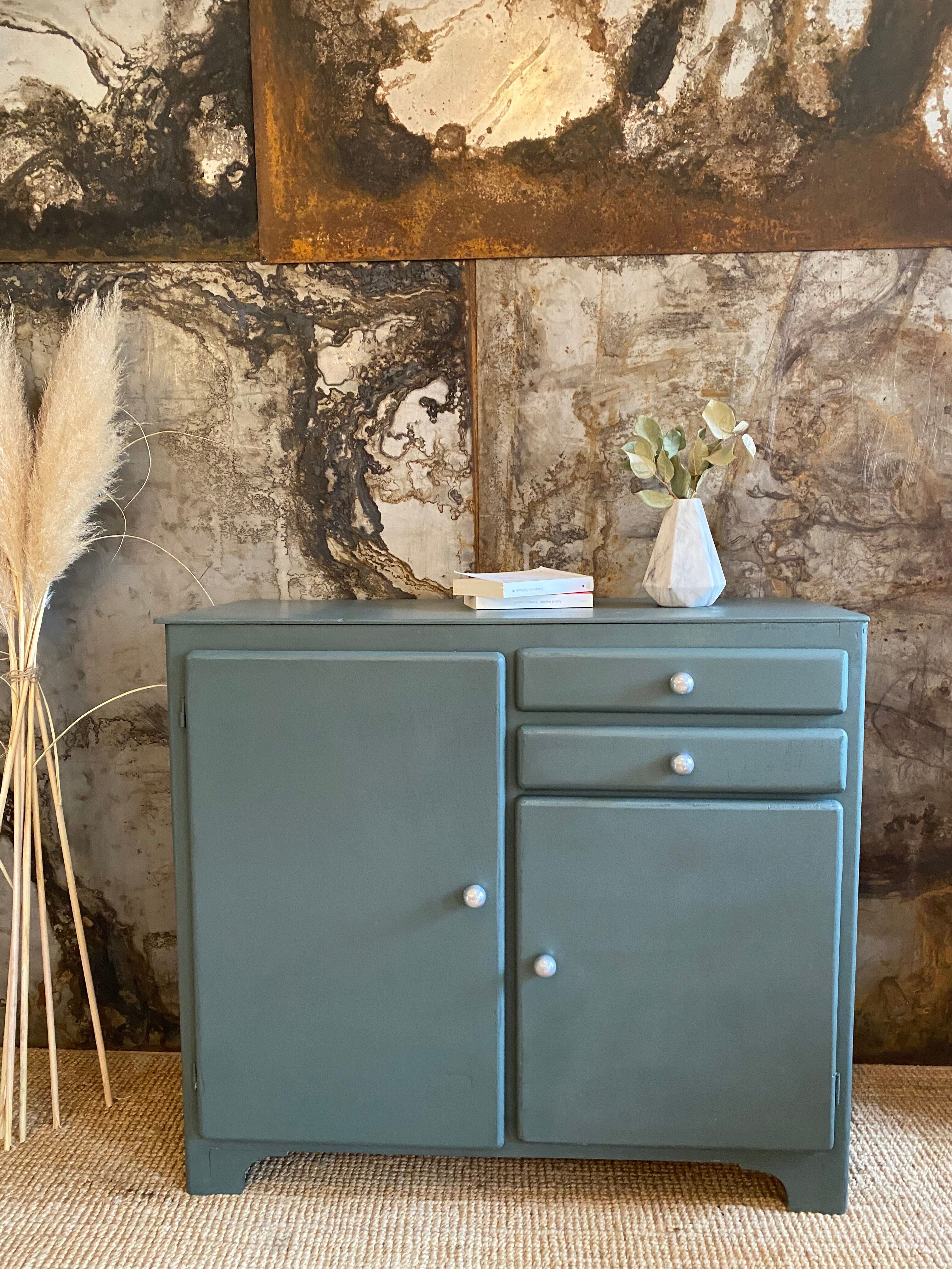 Parisian buffet storm color