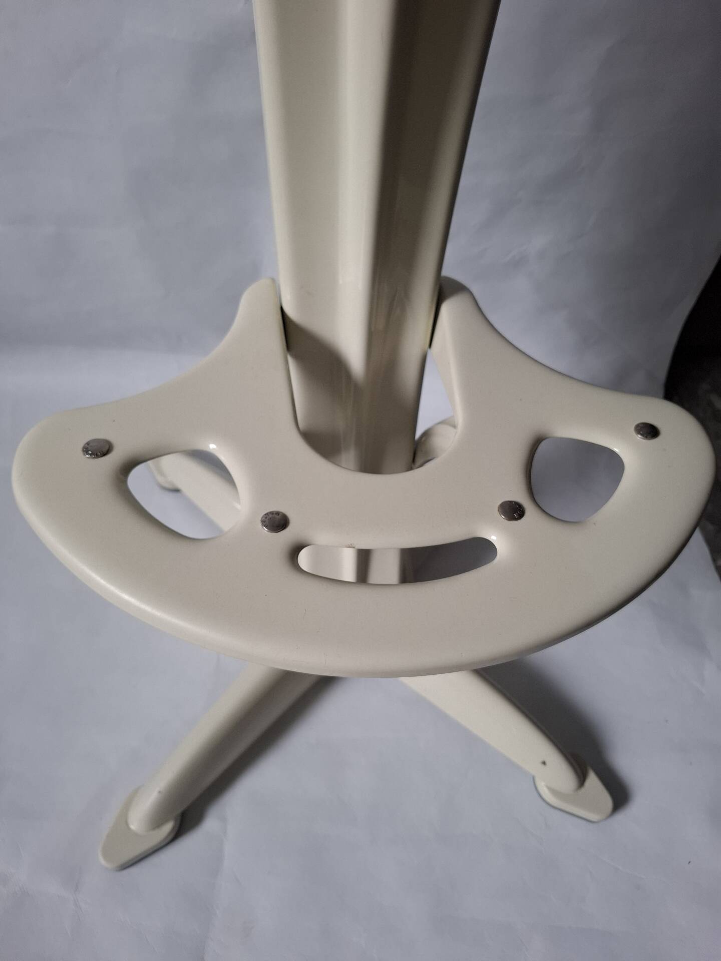 Tabouret  Lotus Yasu Sasamoto  Dulton Co. Ltd.