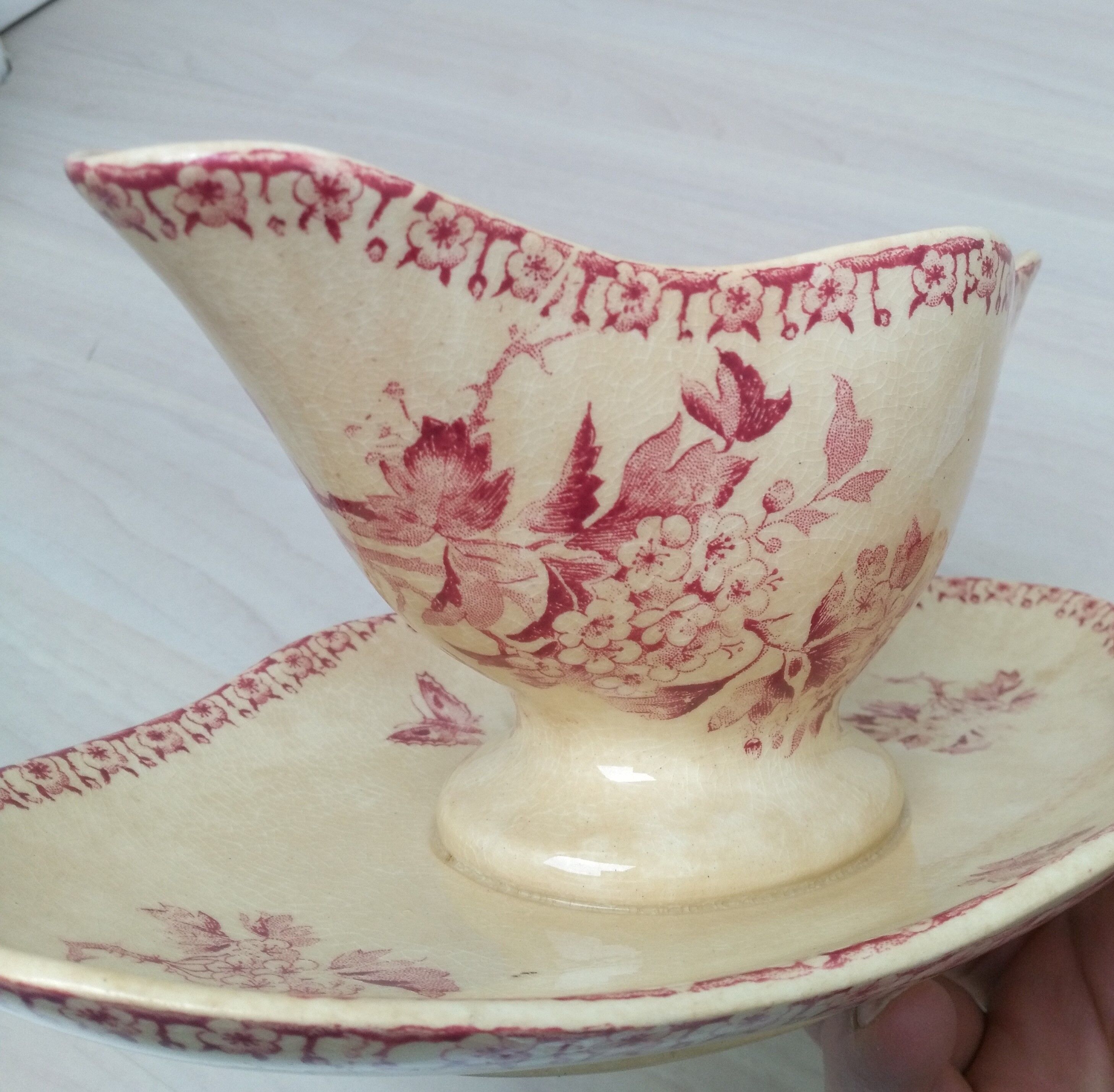 Saucière in iron earth of Gien model Pink hawthorn