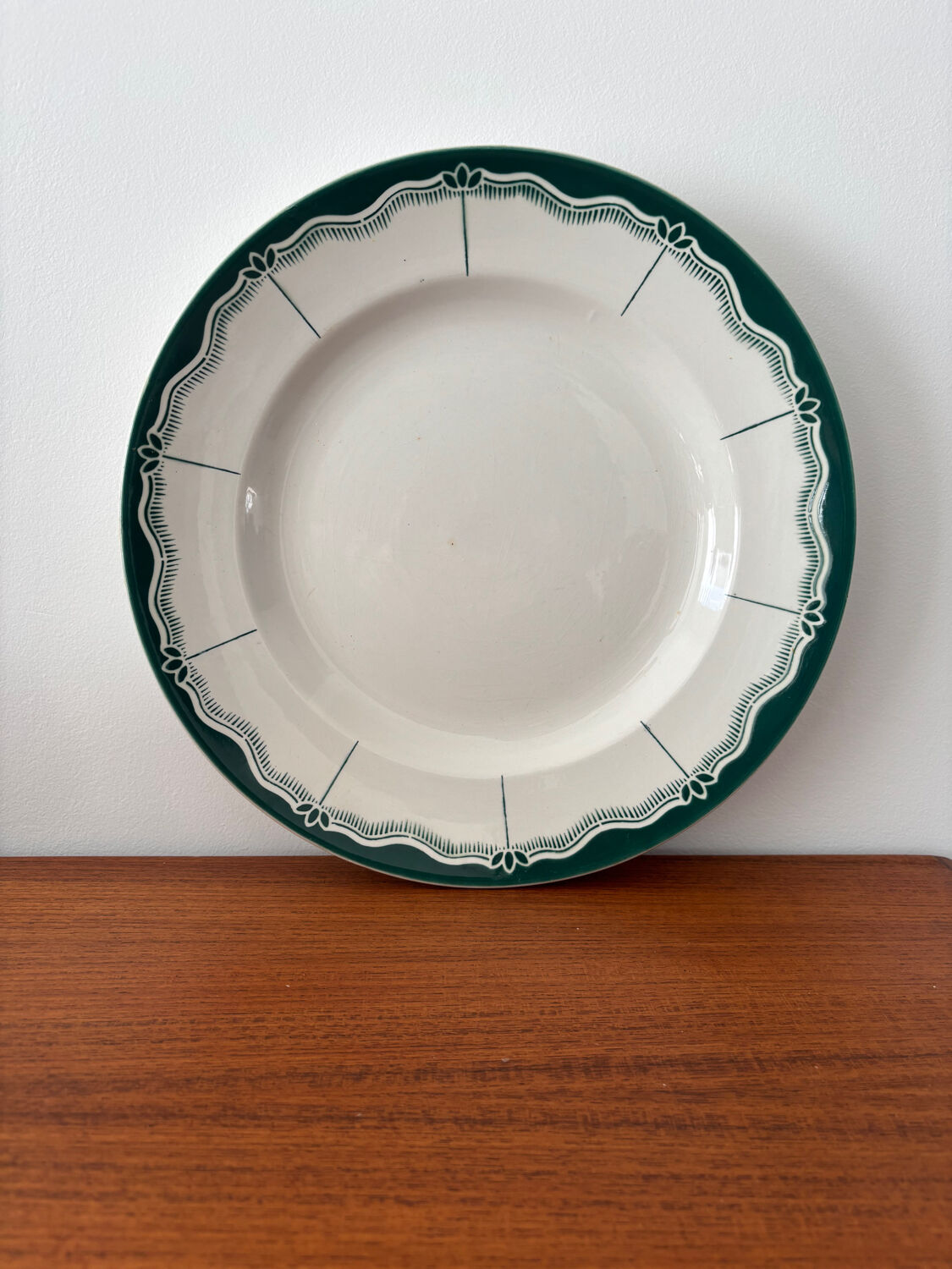 Round plate Digoin Sarreguemines Pascal green – vintage serving plate