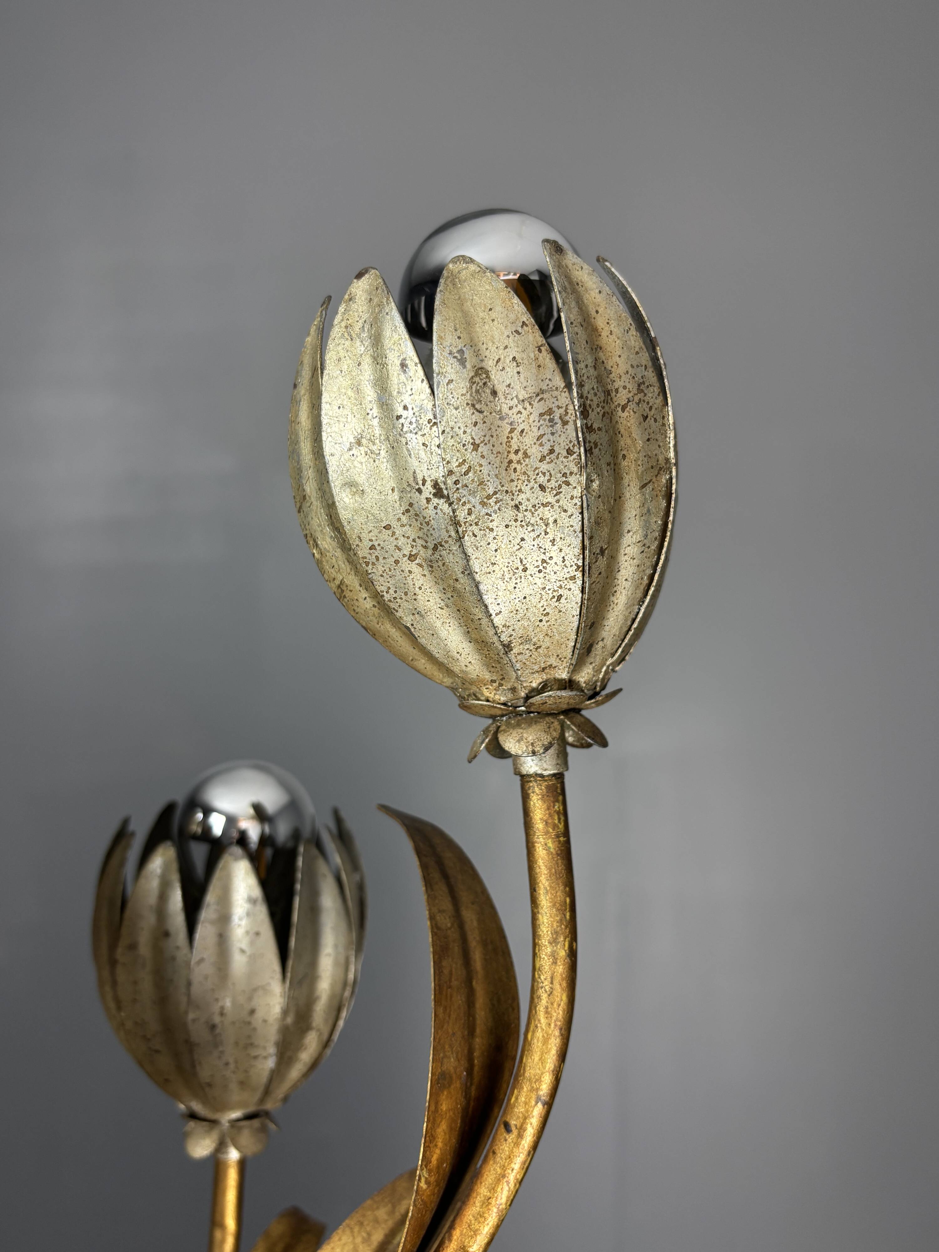 Midcentury Hollywood Regency Florentine gilt metal flower table lamp, 60s.