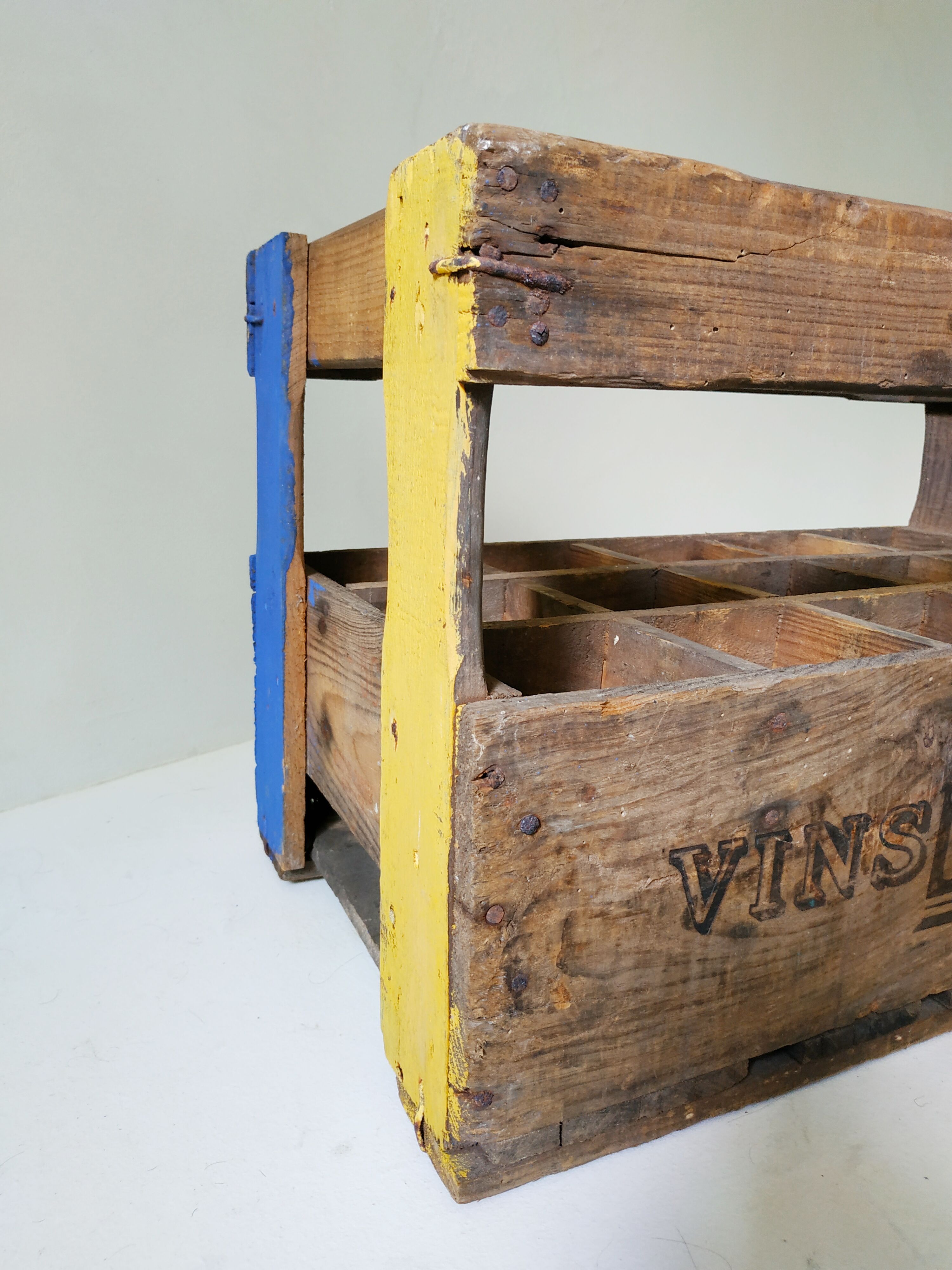 Wooden bottle holder 15 old screen-printed lockers