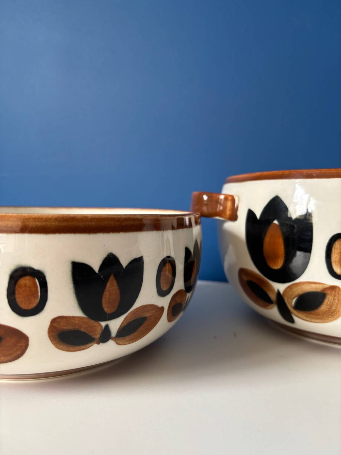 Set of Boch La Louvière salad bowls and dishes, Kimono model, 1970