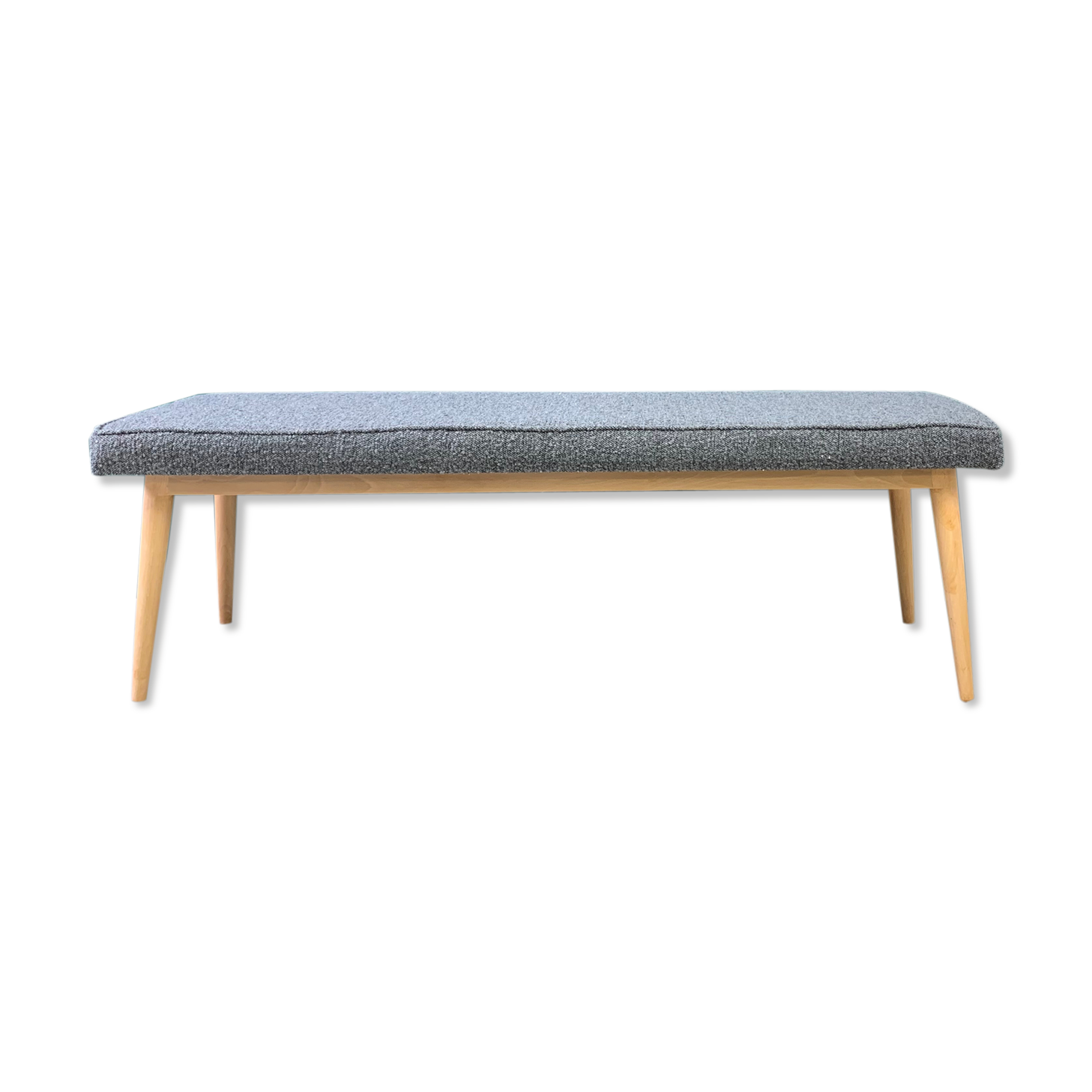 Scandinavian-line bench