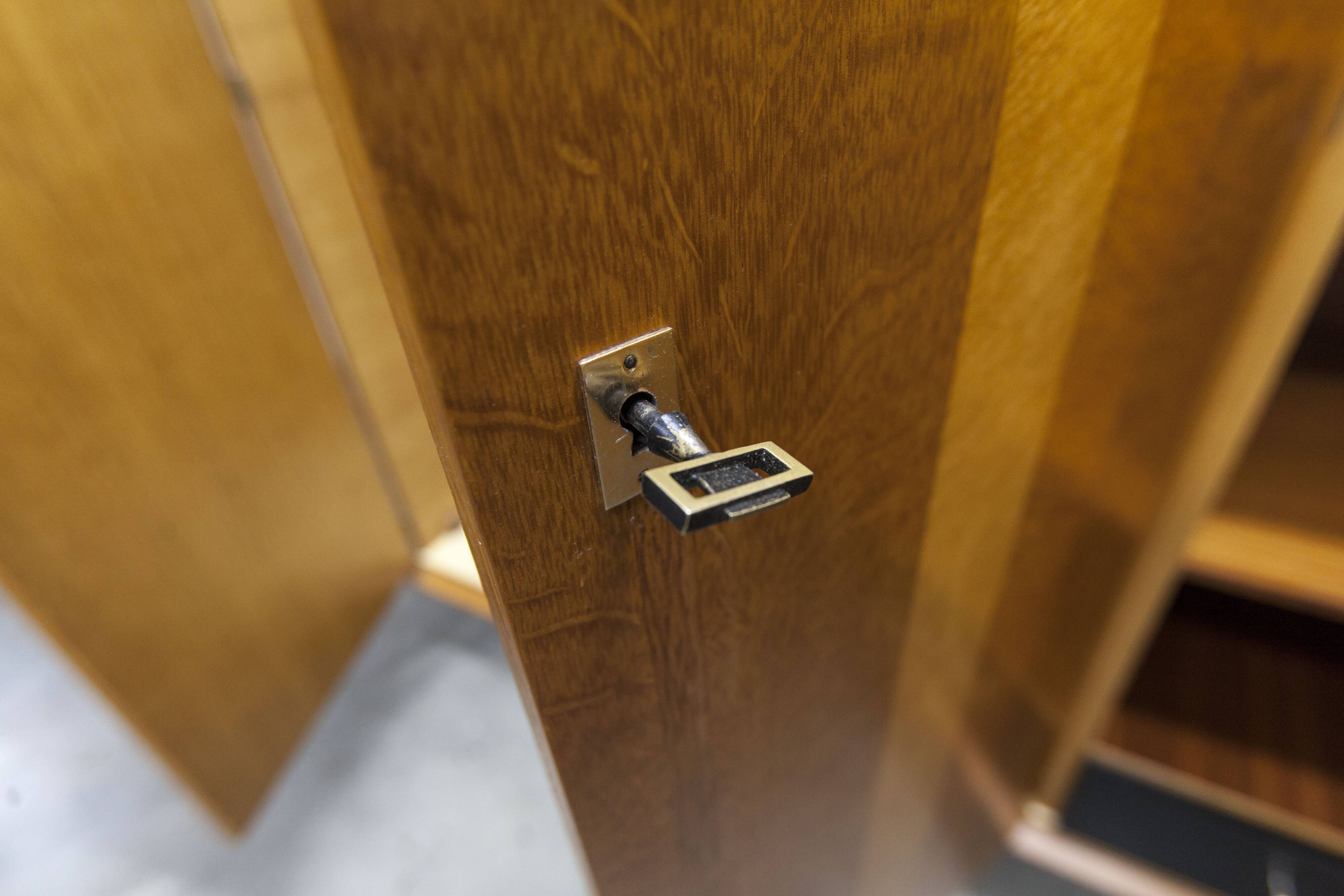 French wardrobe with tapered legs, 3 doors, 1 mirror (27*130), and 1 drawer.