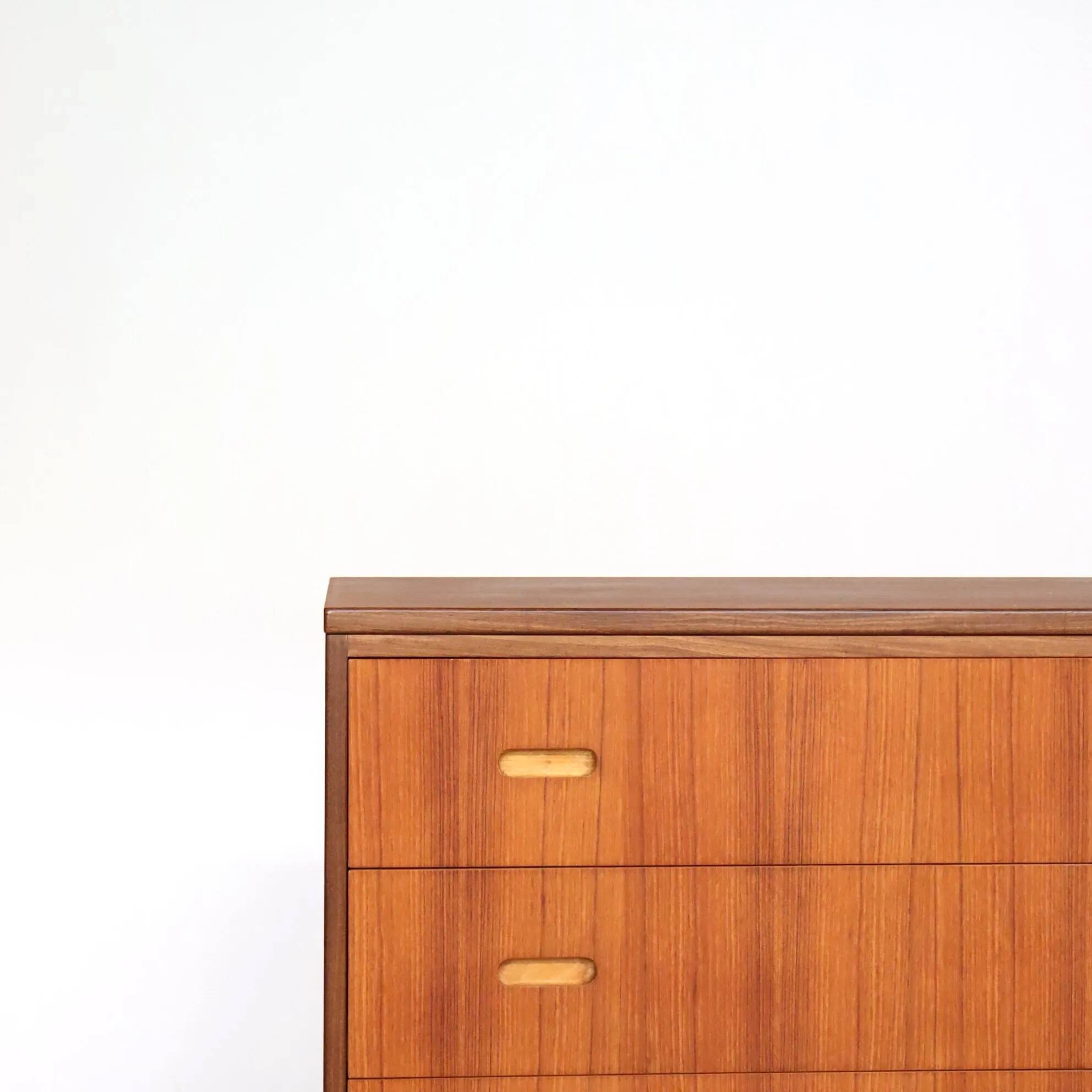 Commode scandinave en teck