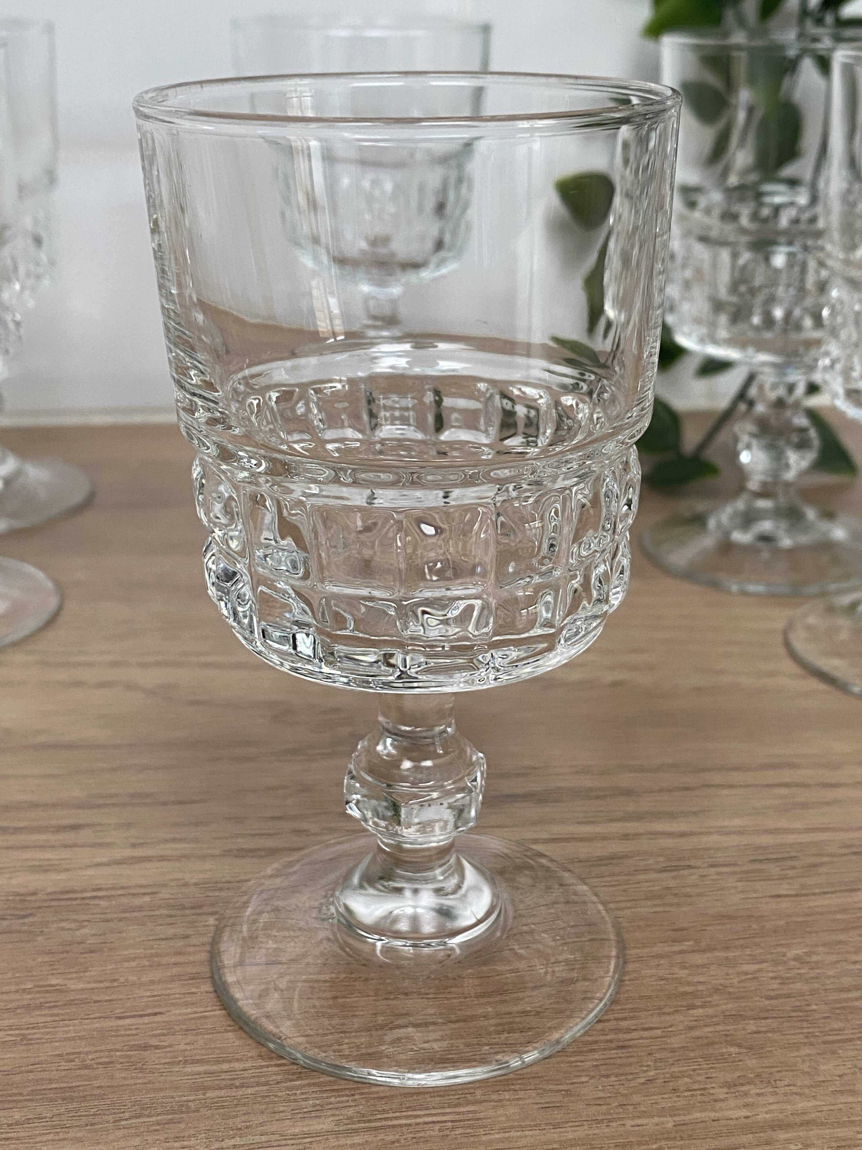 Set of 6 Luminarc Quadrille white wine glasses