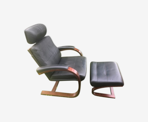 Fauteuil avec son repose pieds design Nelo Sweden
