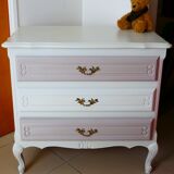 Dresser to the pastel colors and soft