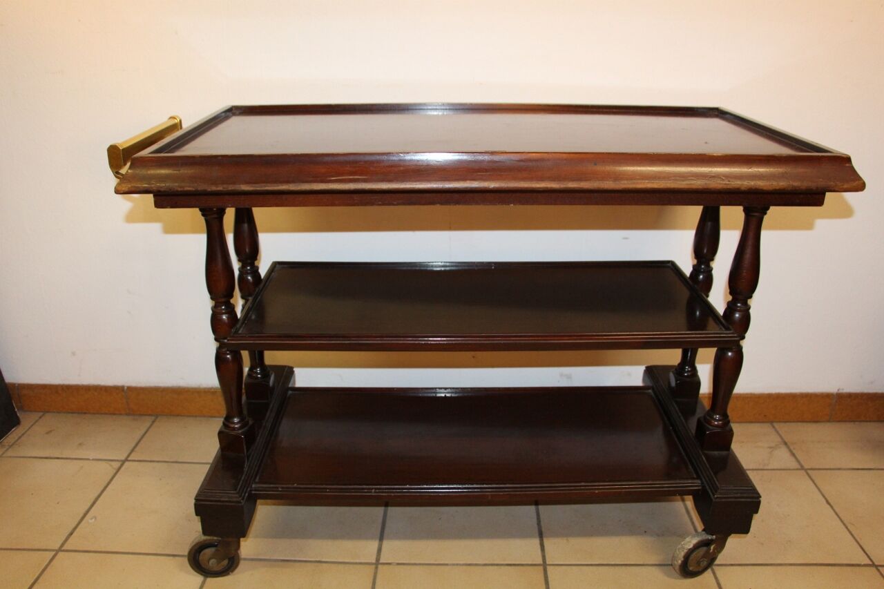 Serving table