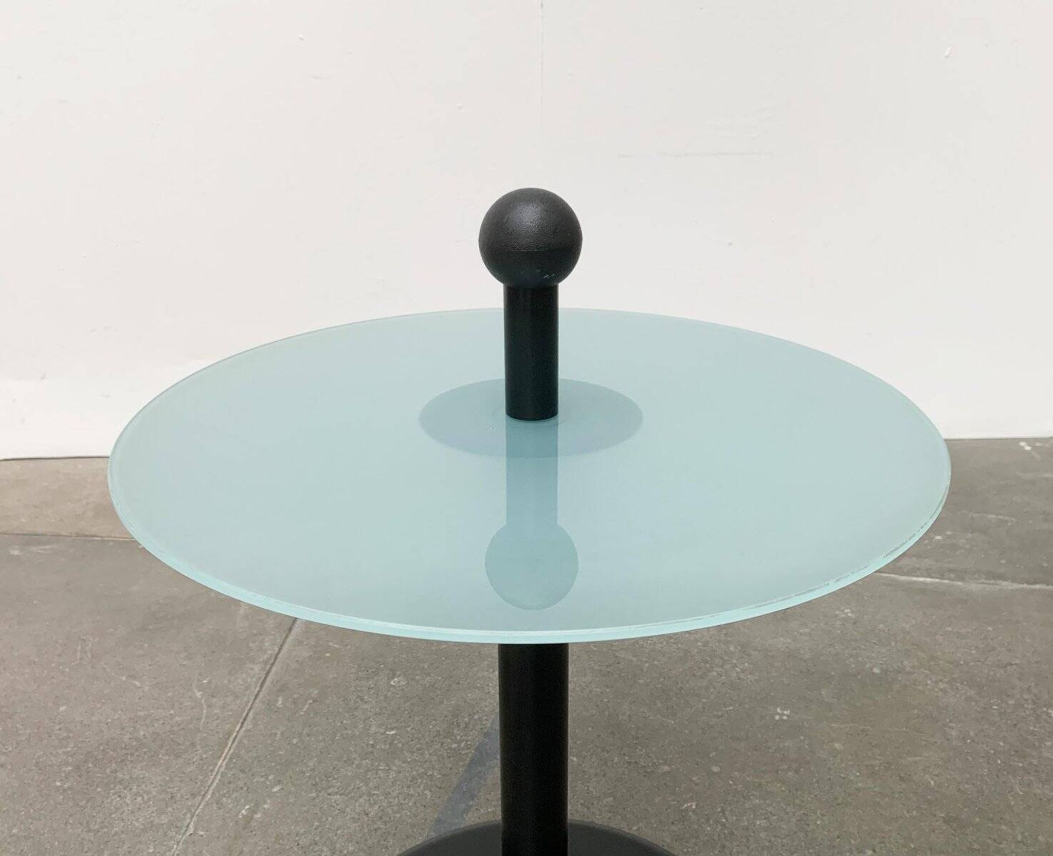 Table d'appoint postmoderne vintage d'Ikea