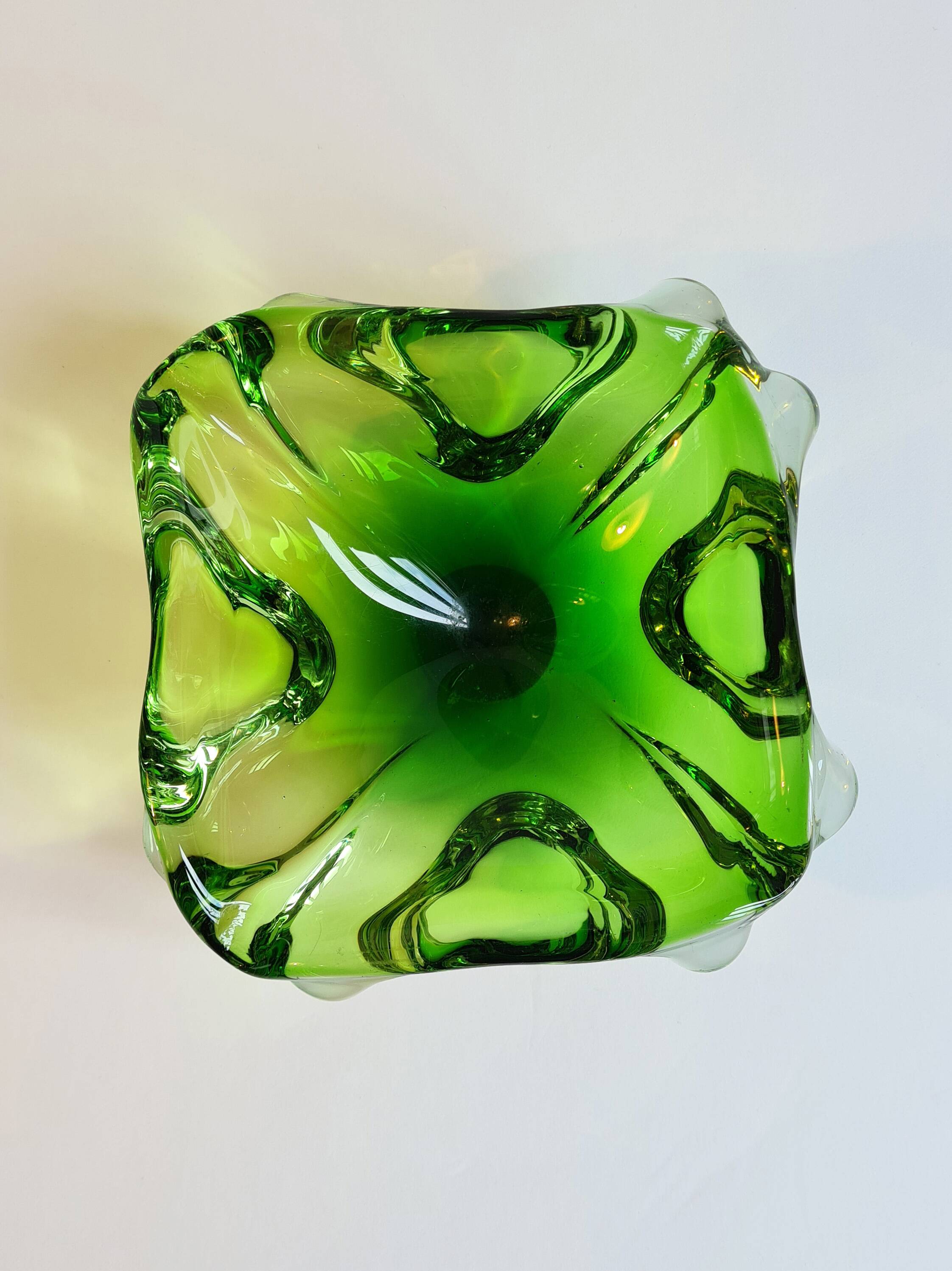 Vide-poche Murano “Vaseline” des Années 70 – Verre d’Uranium Vert Phosphore