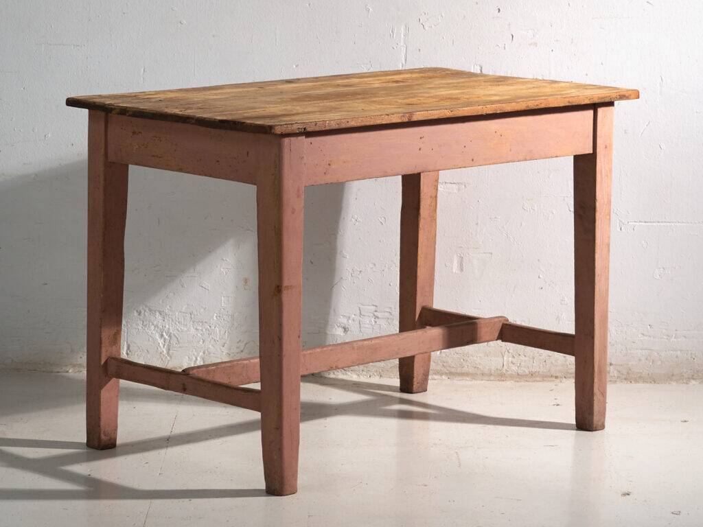 Table de cuisine ancienne en bois de pin – Europe centrale, vers 1900