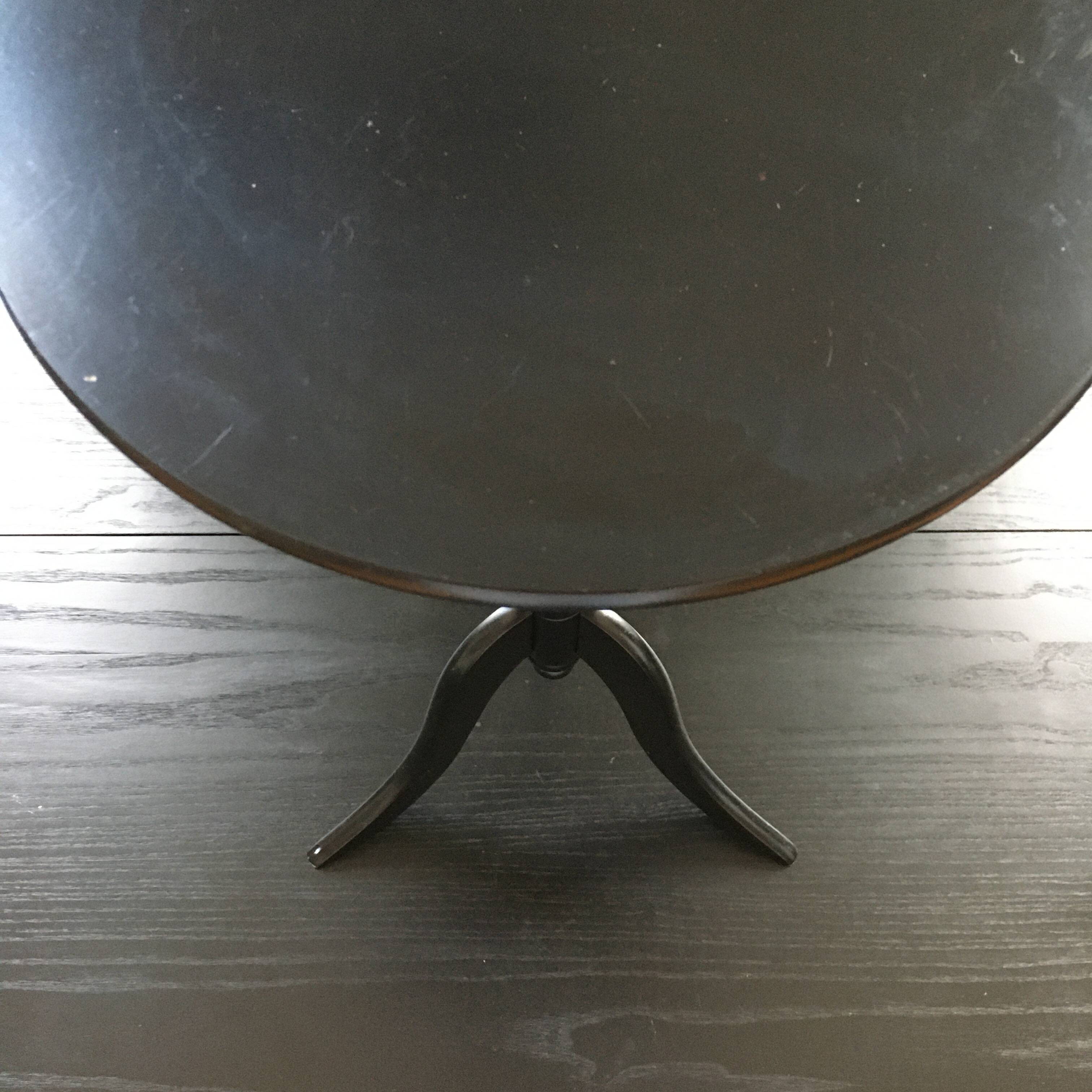 Tripod plant stand pedestal