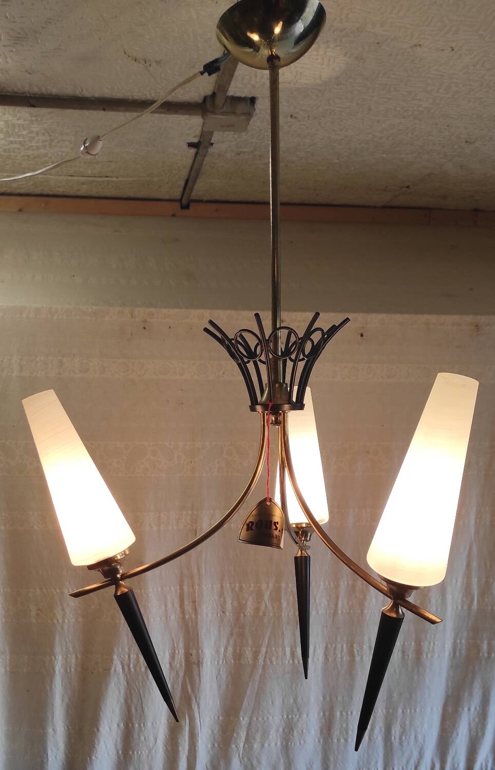 Modernist chandelier with 3 lights in gold and black metal, opaline tulip - 50s