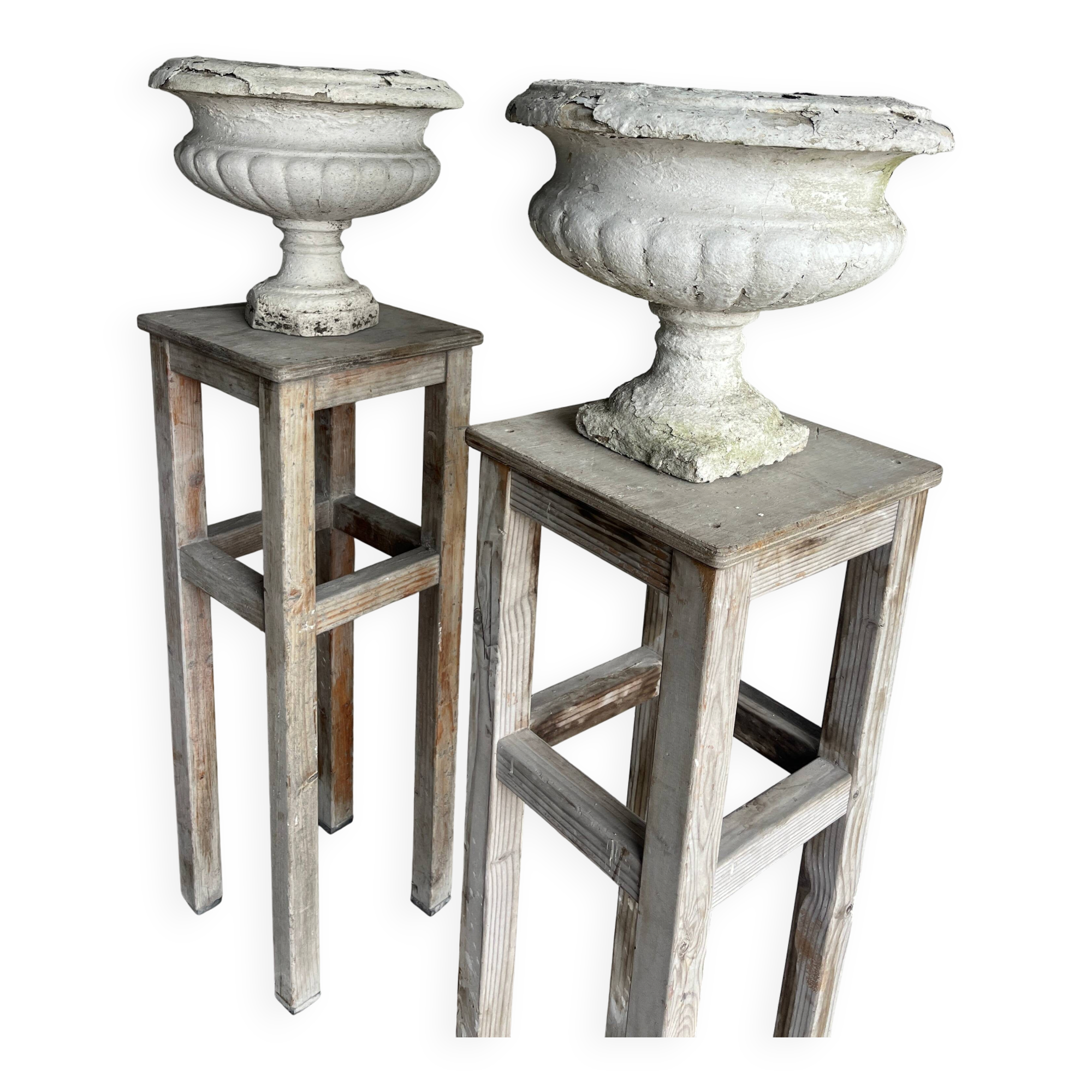 Pair of antique Médicis garden vases in cast stone.