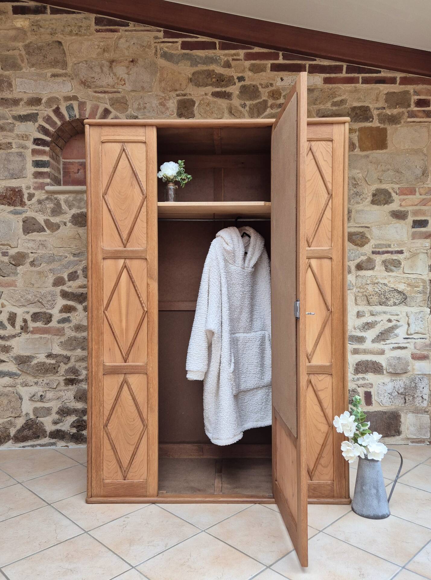 Armoire vintage