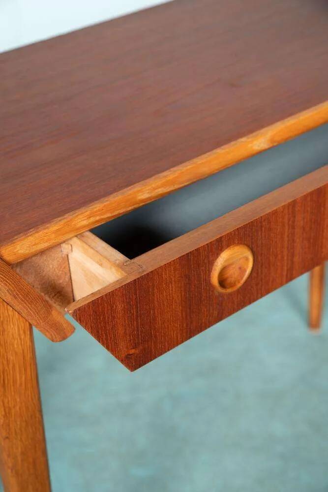 Renovated vintage chest of drawers from the 1960s, Midmod Sweden chest of drawers.