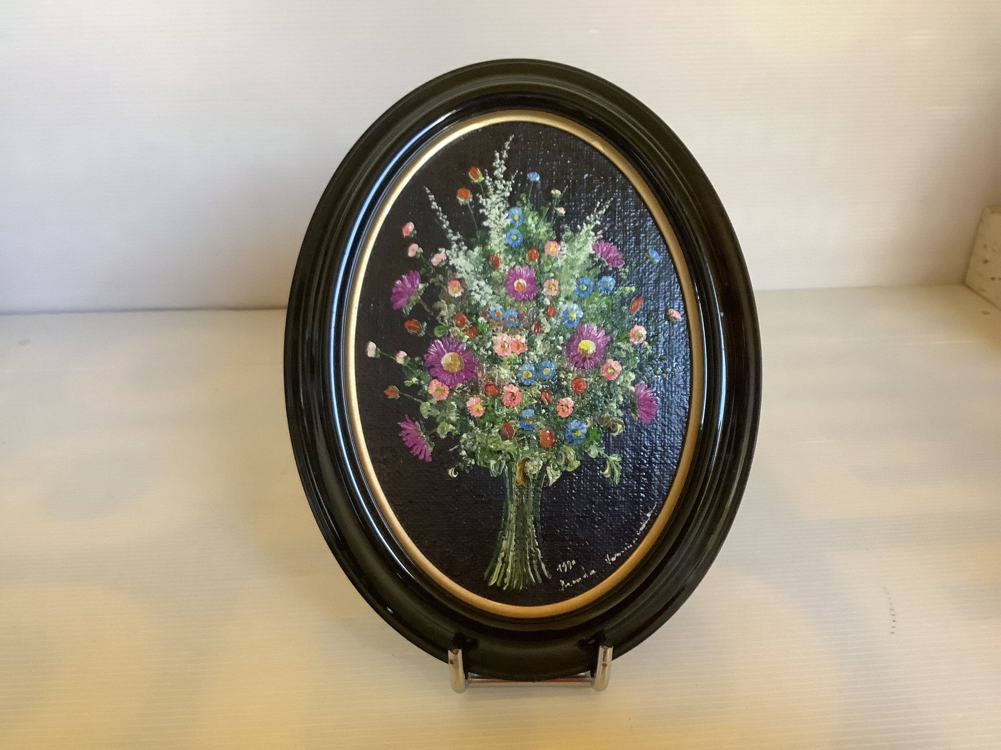 Small painting of a bouquet of flowers by Magda Verschaeve