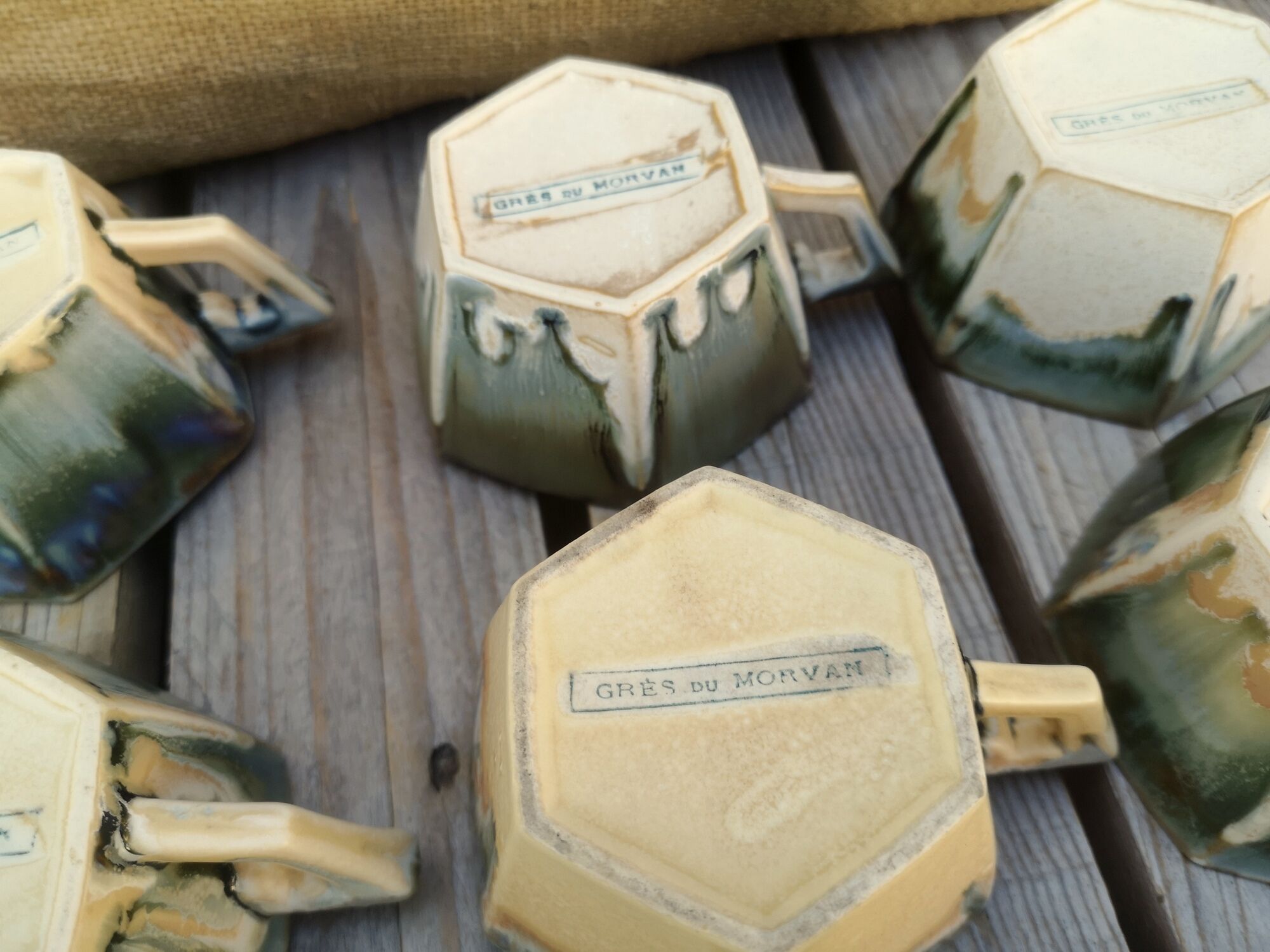 Set of 6 coffee cups with morvan sandstone saucers