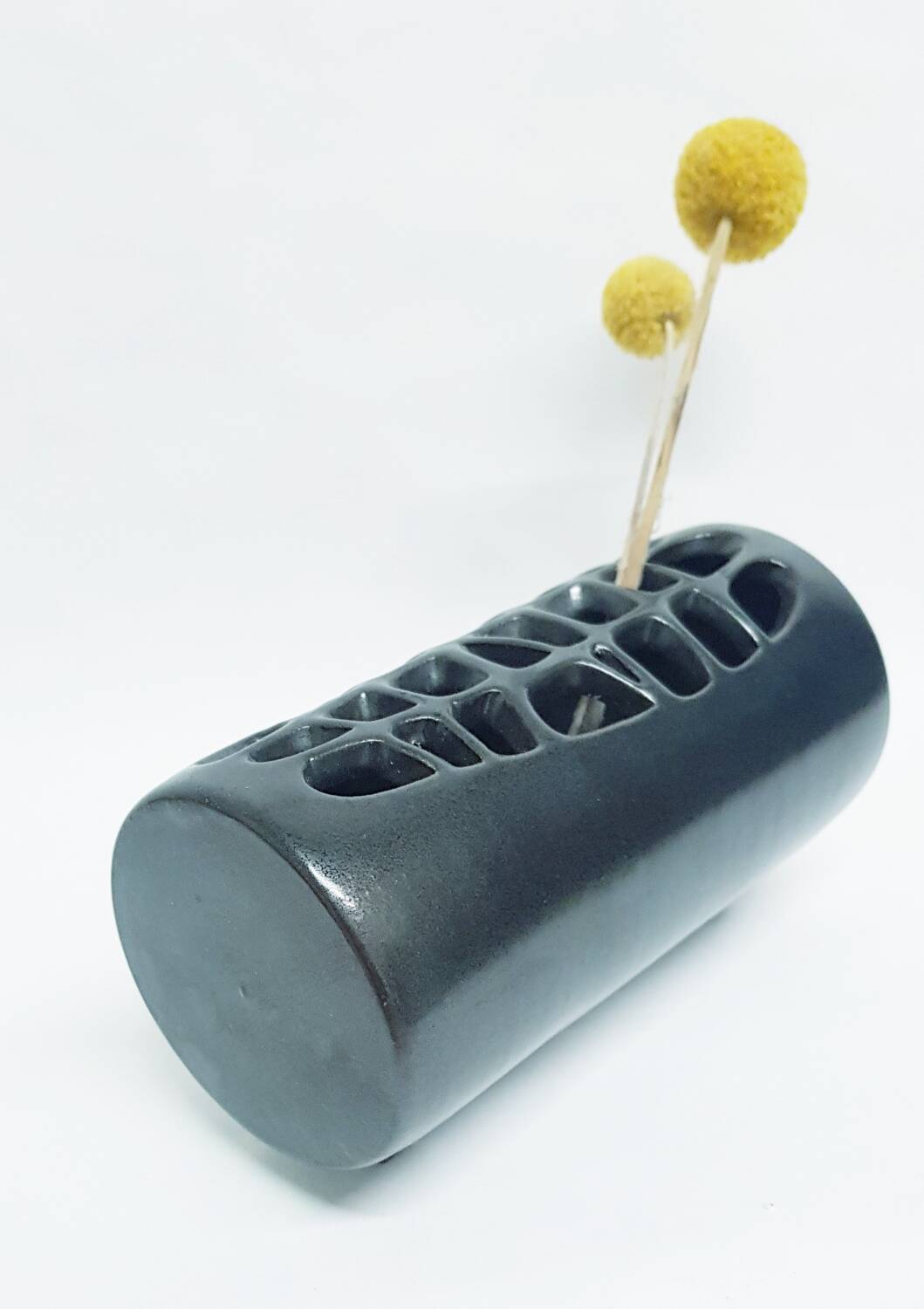 Vase à pied brutaliste du milieu du siècle