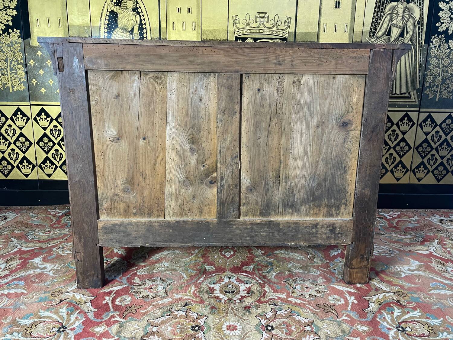 Walnut chest of drawers, Restoration period