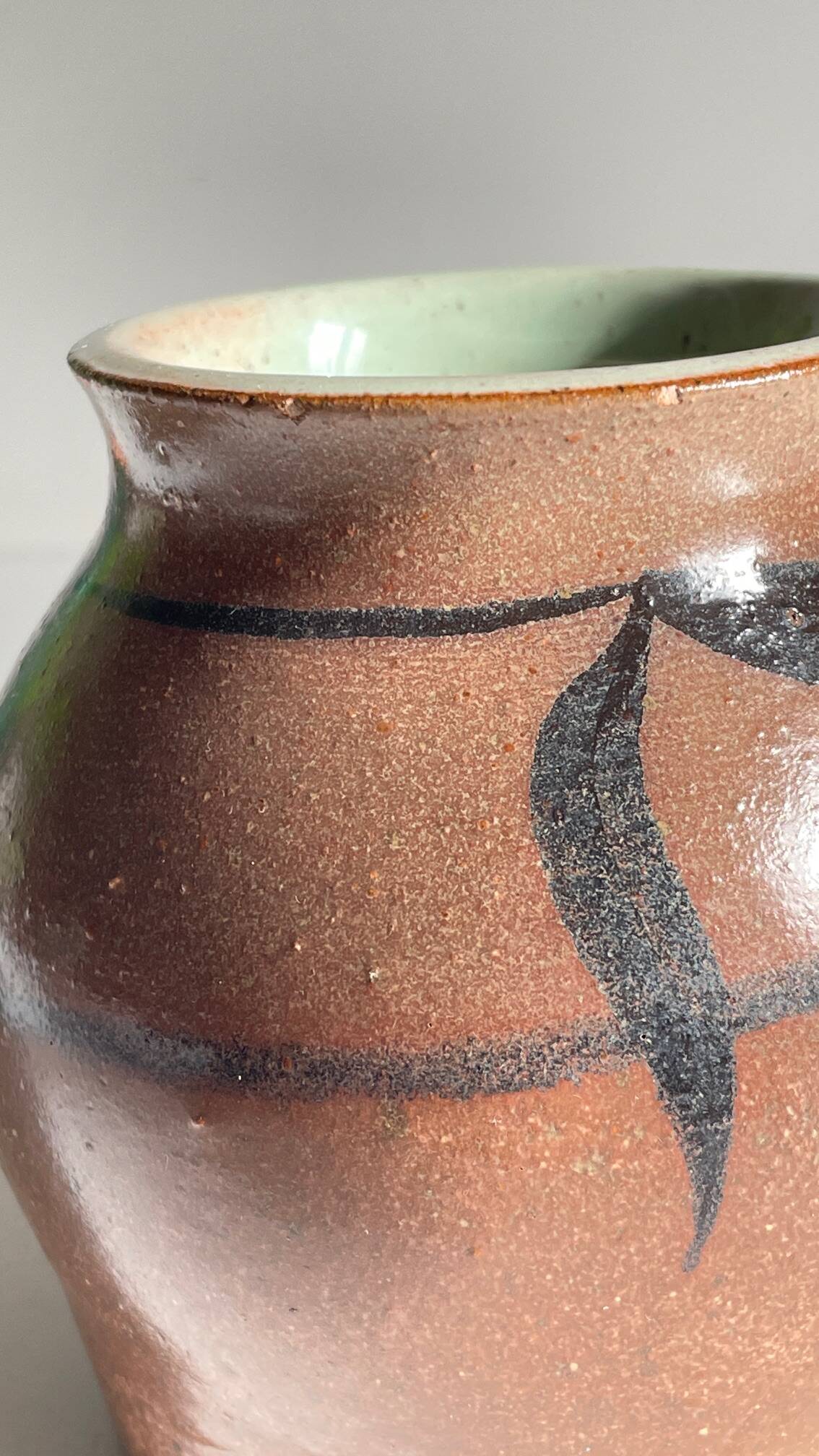 Vase artisanal signed stoneware vintage