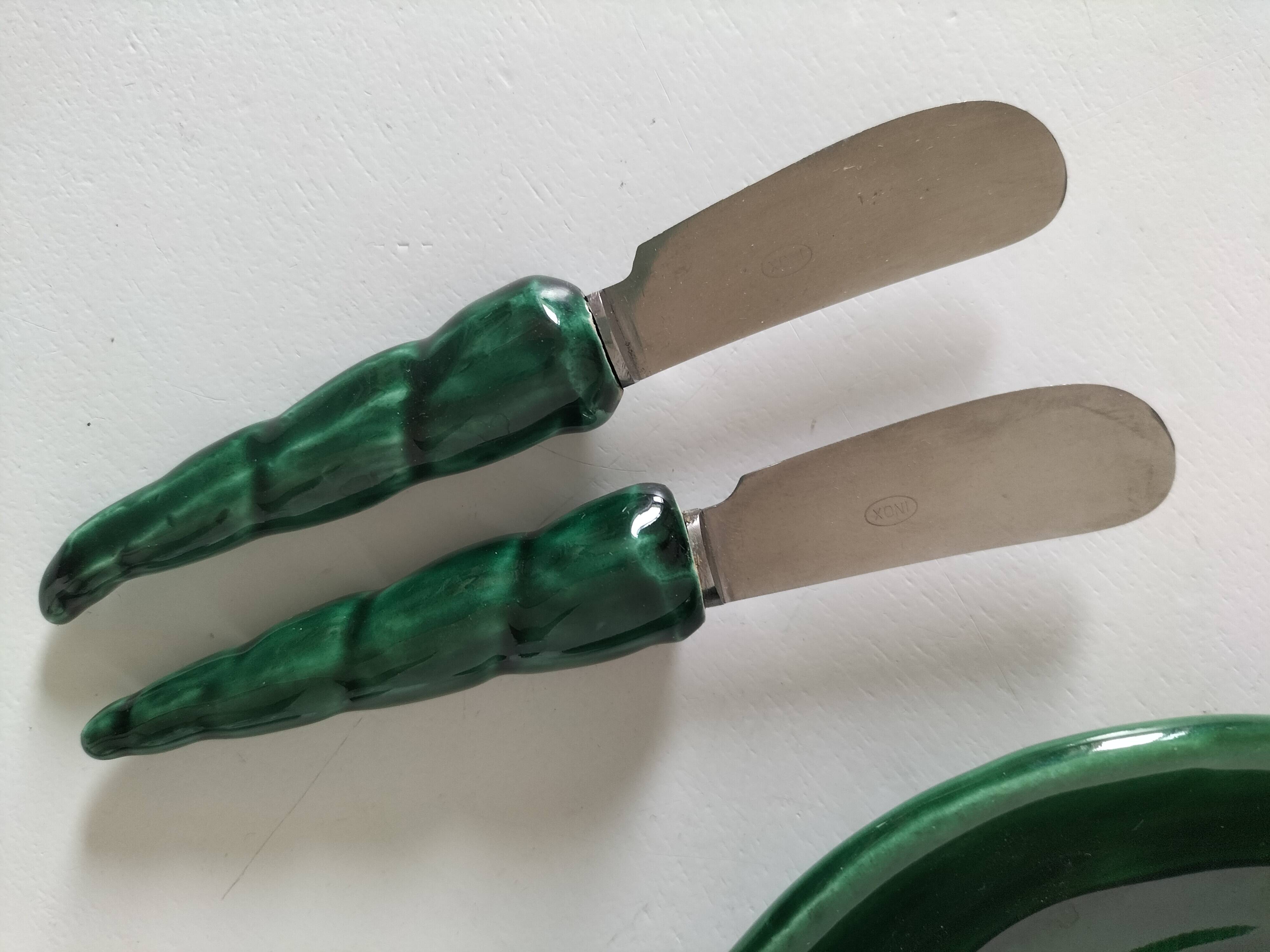 Beurrier barbotine coquillage et ses deux couteaux