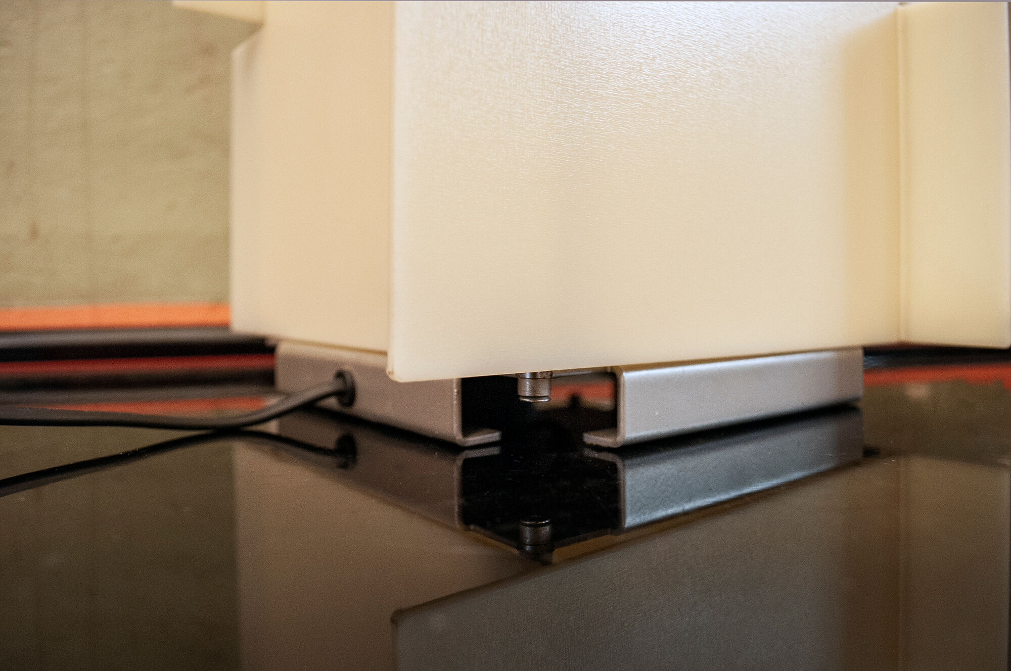 Plexiglas table lamp with metal base Italia Anni '90