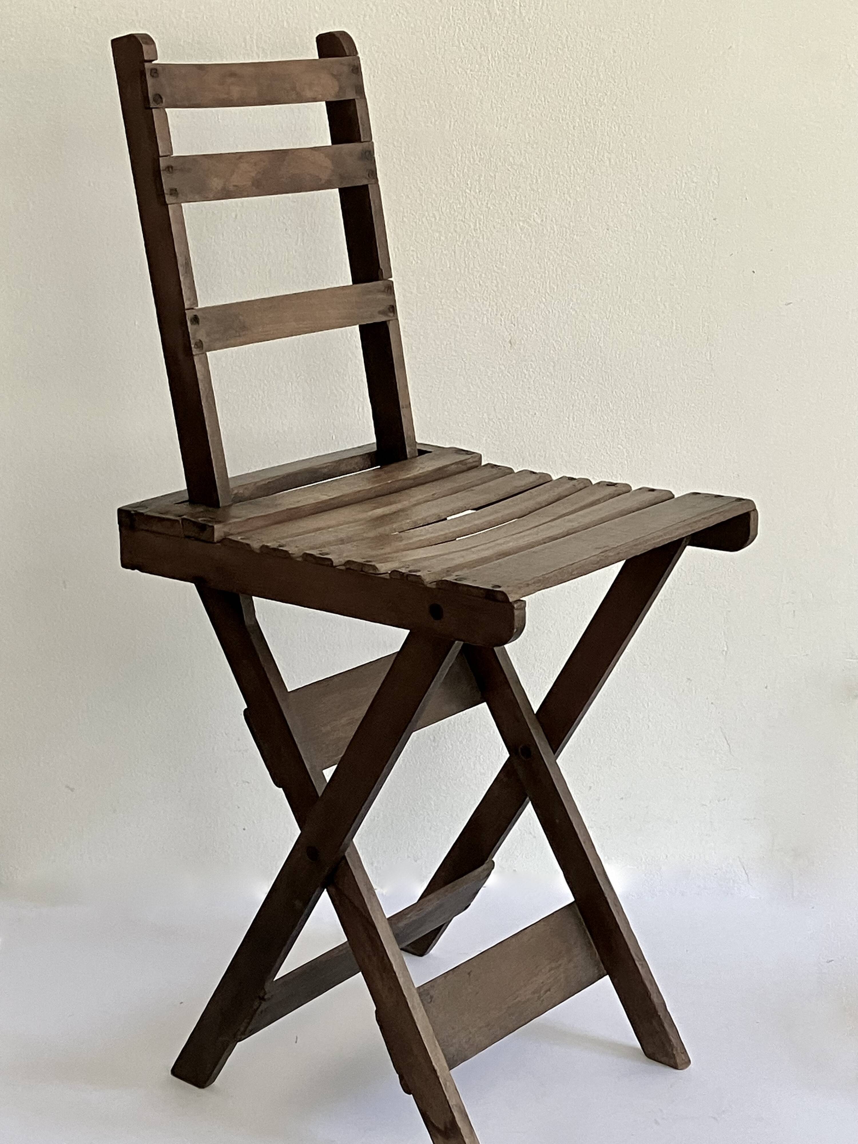 Ancienne chaise pliante avec dossier